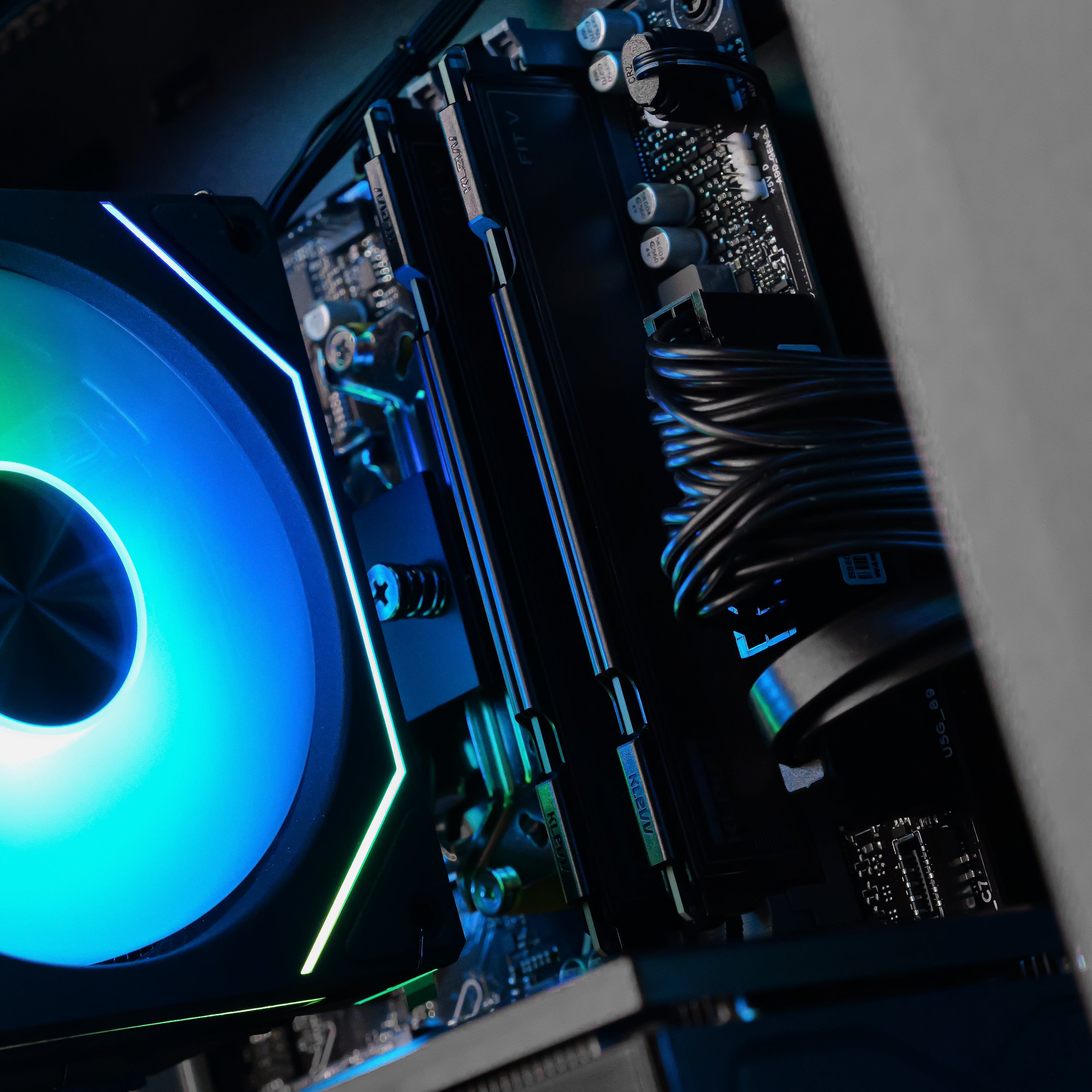 CIPHER ASH: RYZEN 5 7500F | RTX 5070
