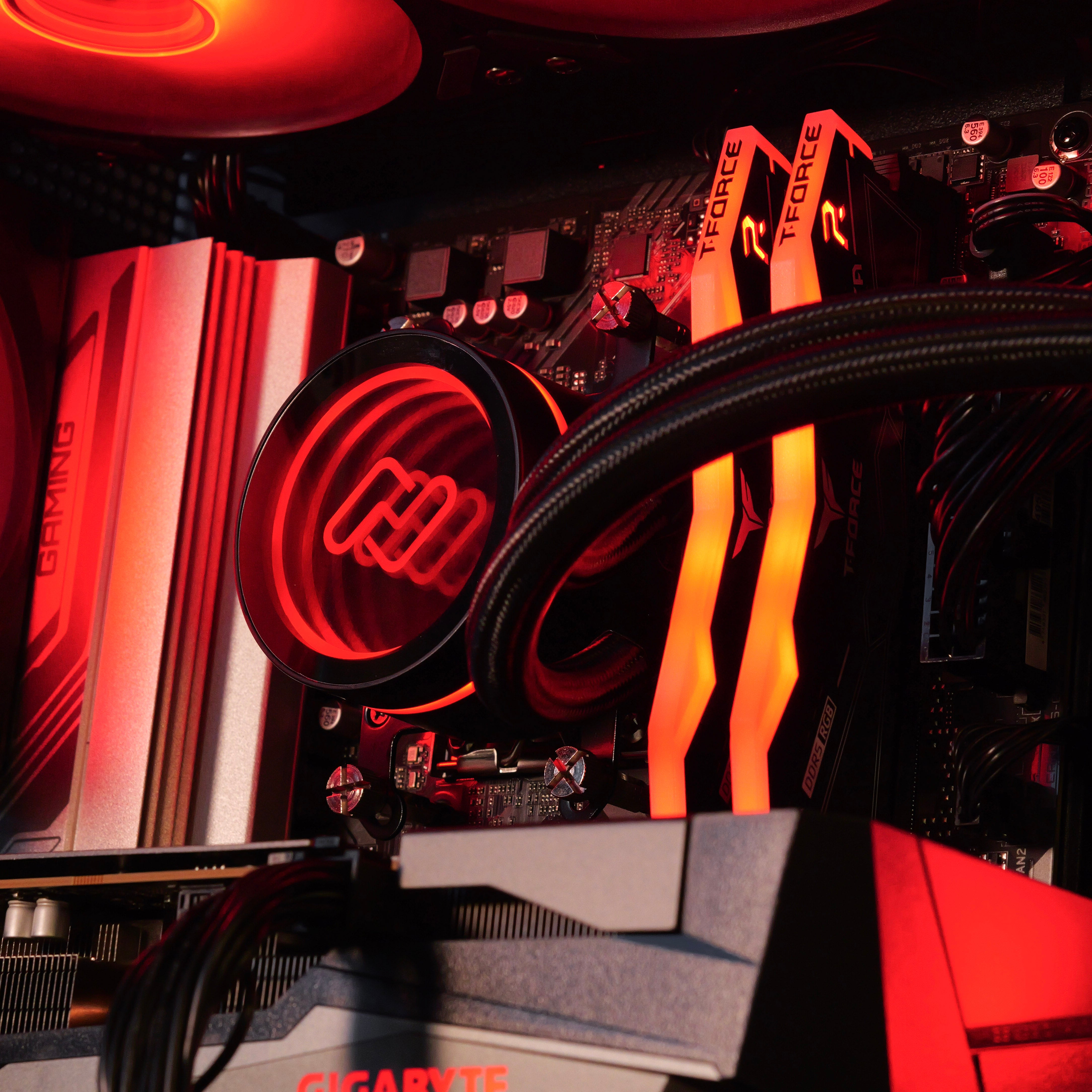 SOLAR FLARE: RYZEN 5 7500F | RX 7600