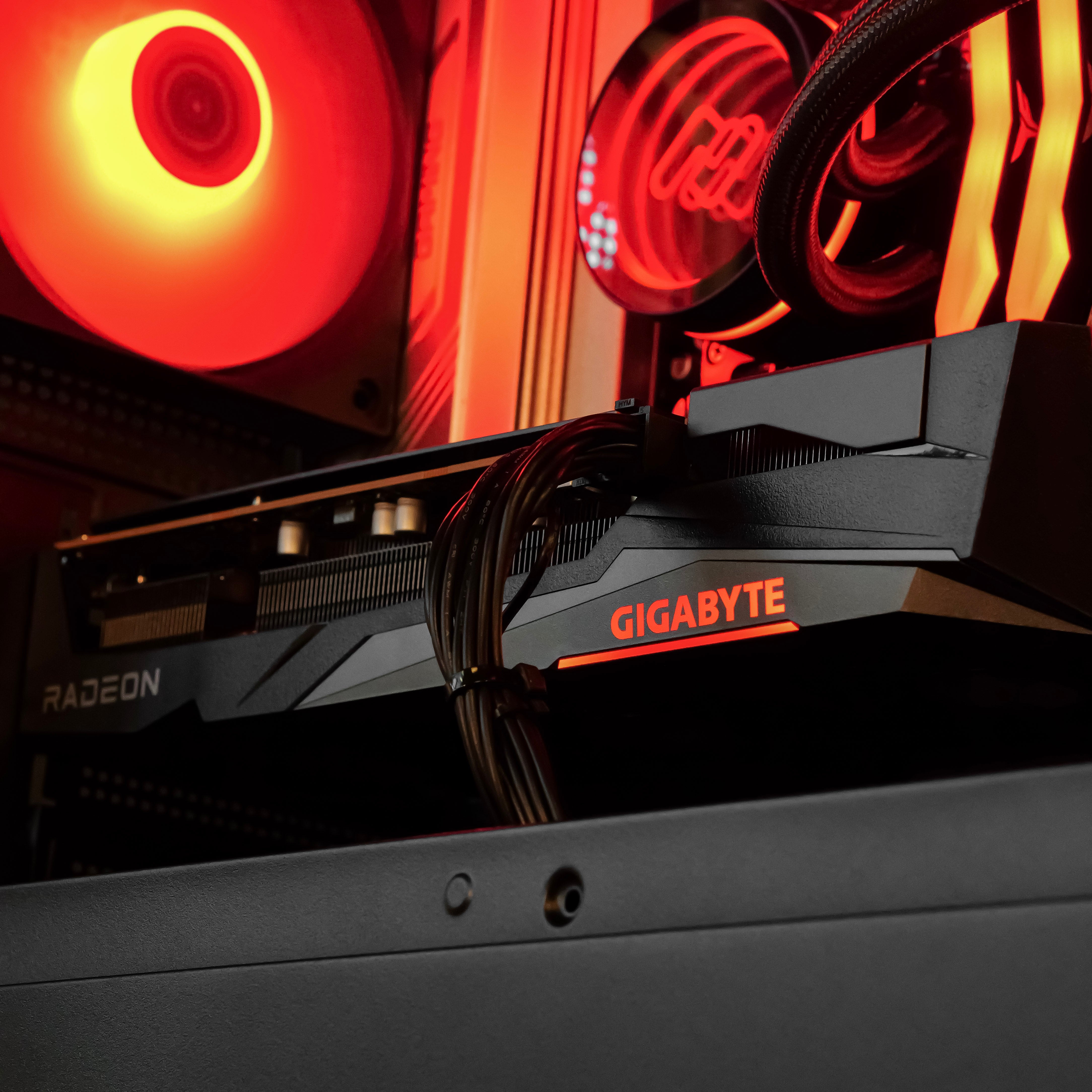 SOLAR FLARE: RYZEN 5 7500F | RX 7600