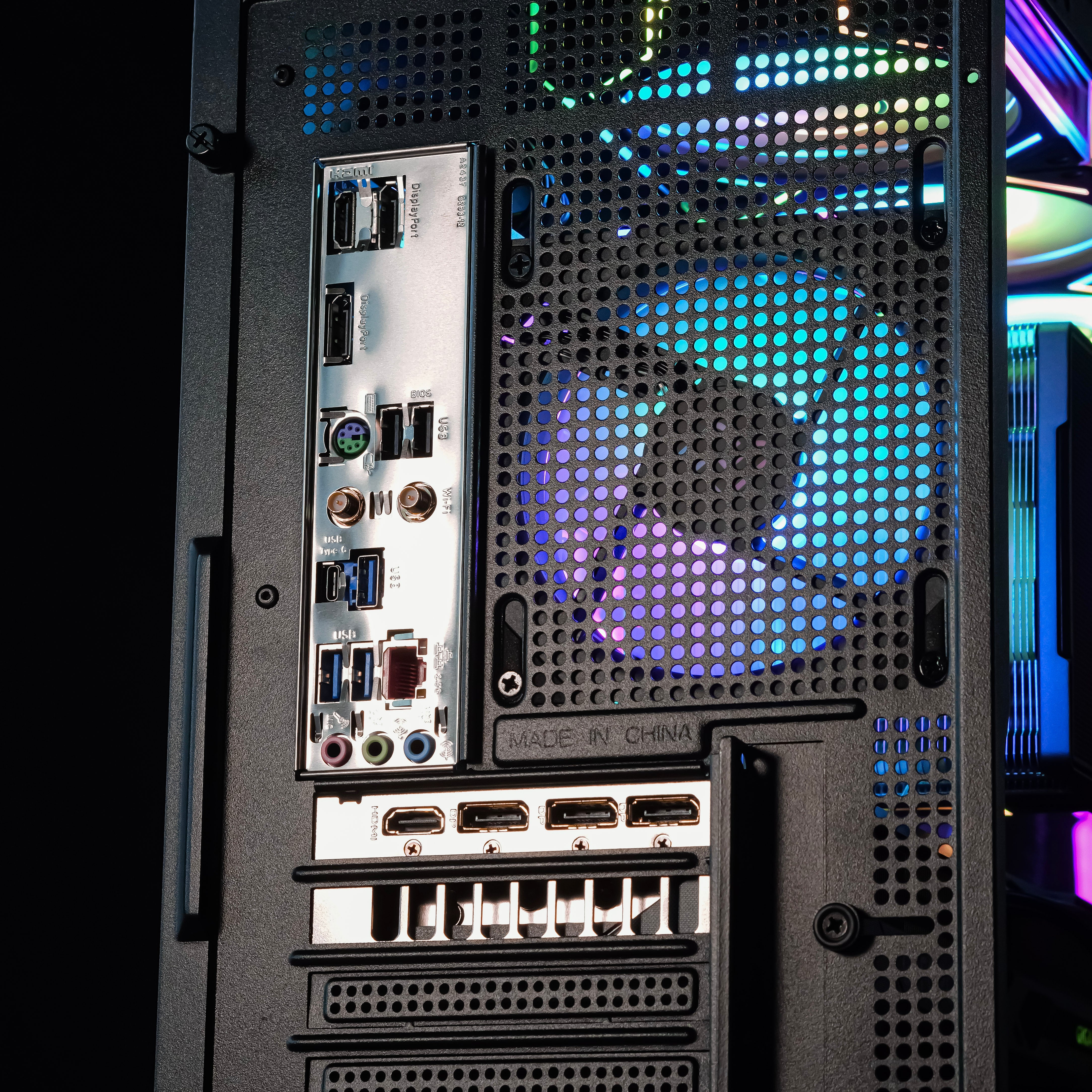 AURA: RYZEN 5 7500F | RTX 5070