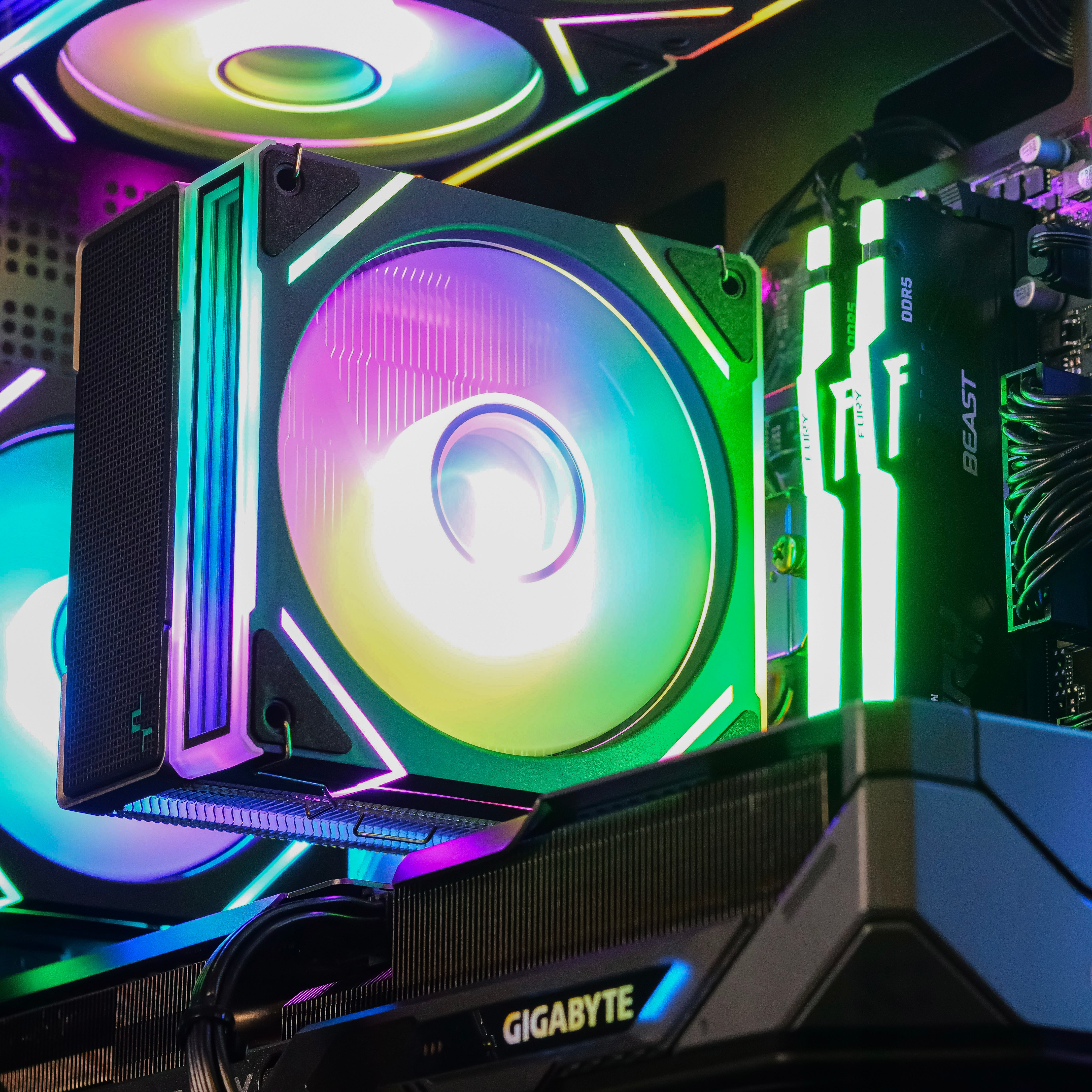 AURA: RYZEN 5 7500F | RTX 5070