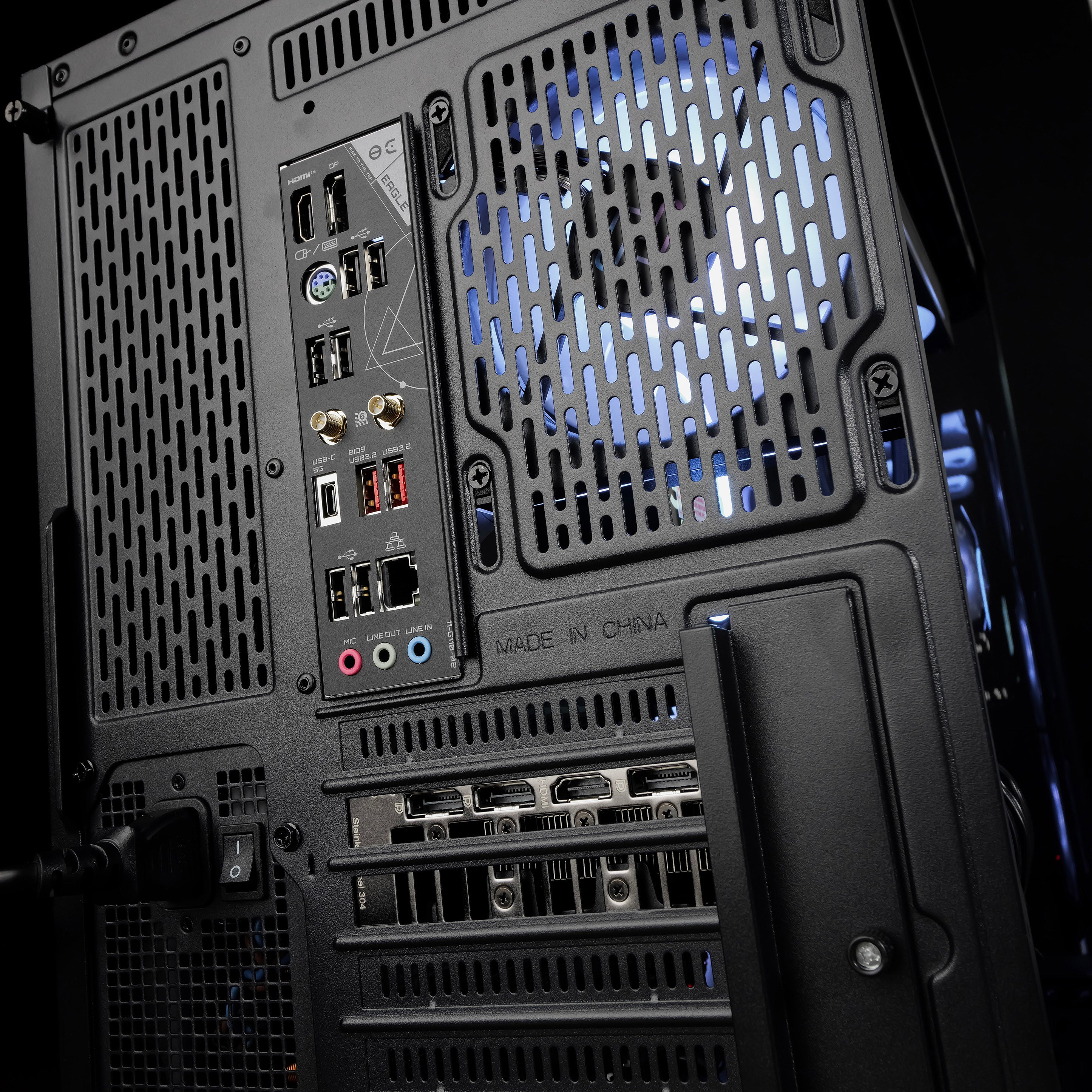 INVICTUS ULTRA V3: RYZEN 7 9800X3D | RX 7600