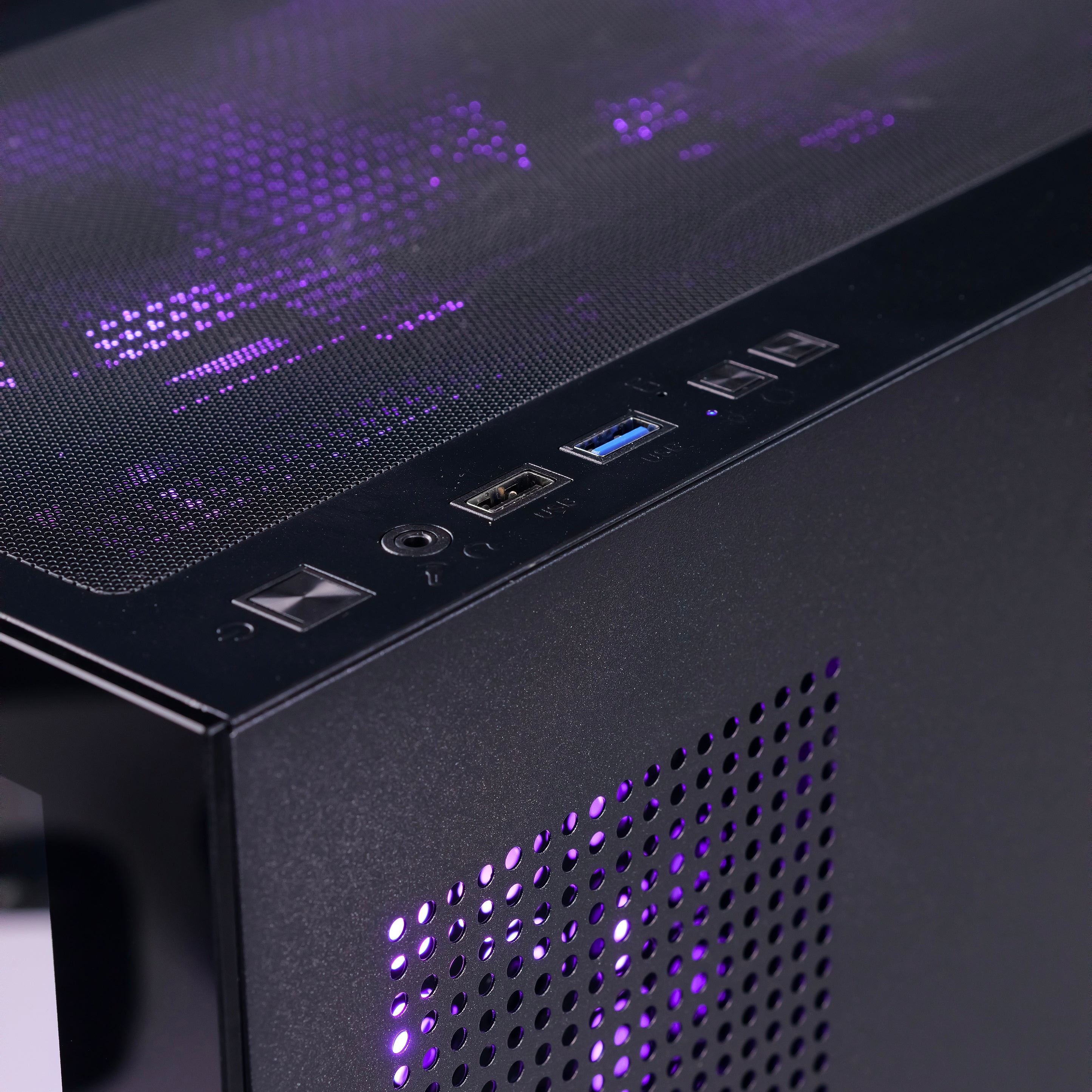 AURA: RYZEN 5 7500F | RTX 5070