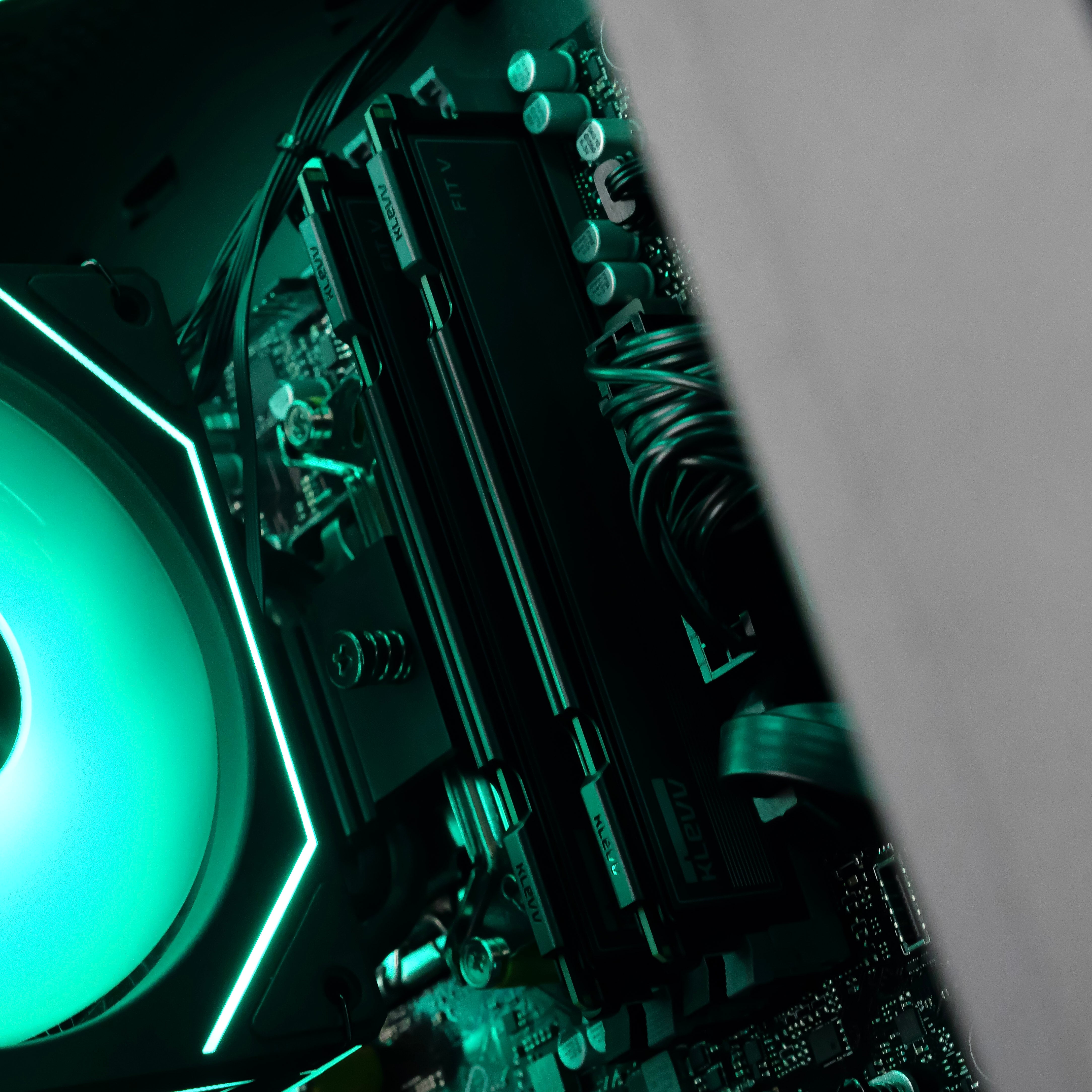 NIGHT FURY: RYZEN 5 7500F | RTX 5060 Ti