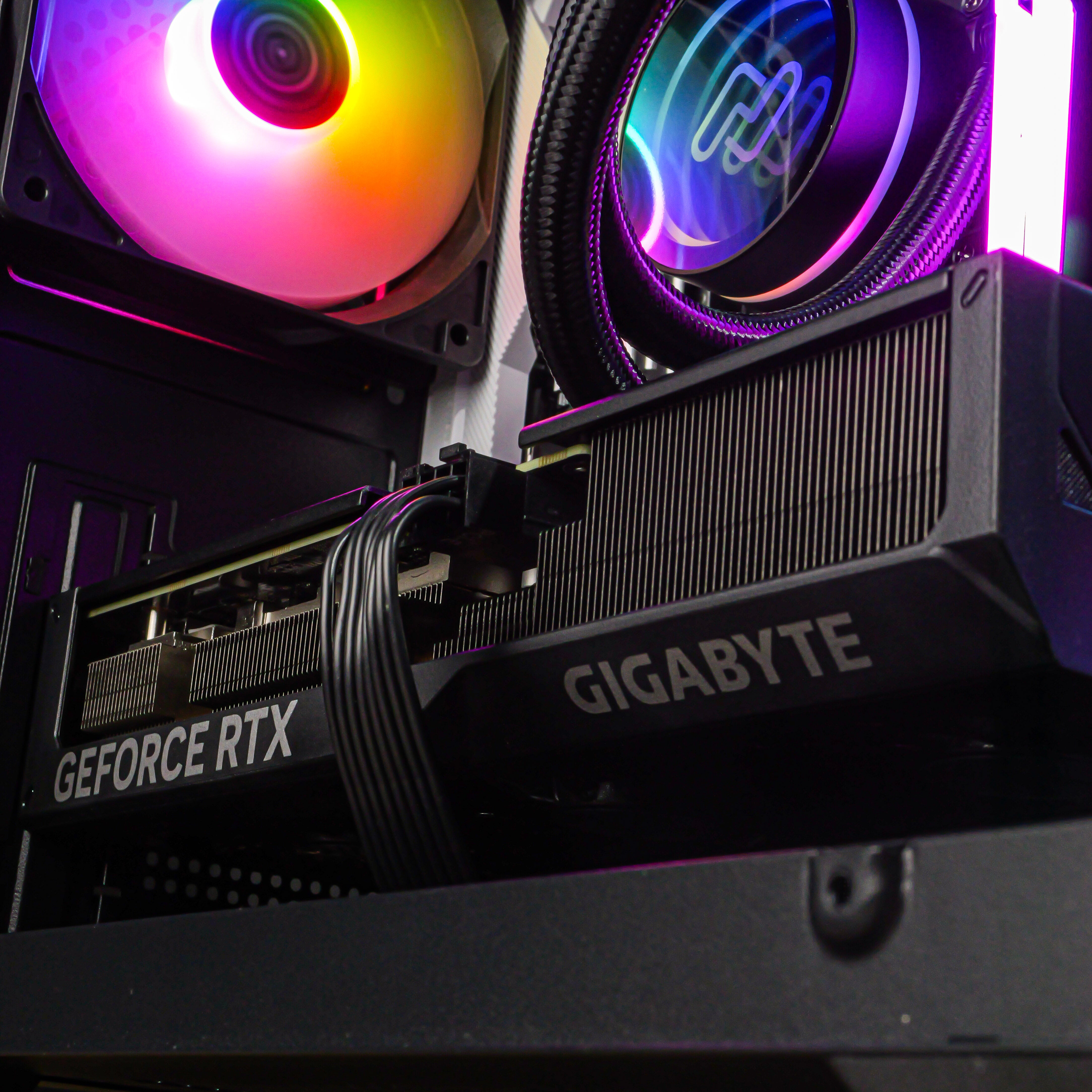 APEX LVL 7 TANK: RYZEN 5 7500F | RTX 4070