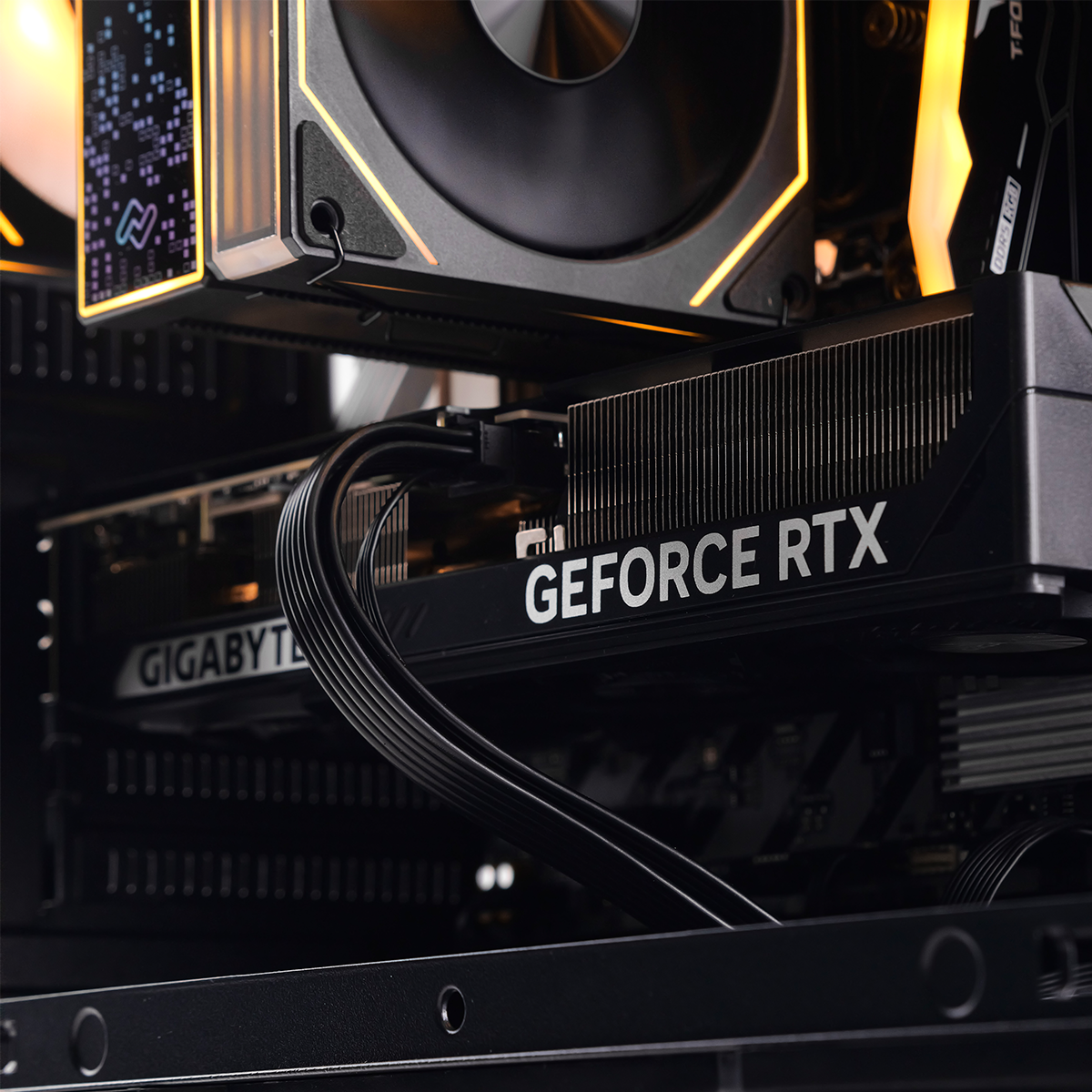 ASTRAL: RYZEN 5 7500F | RTX 5070