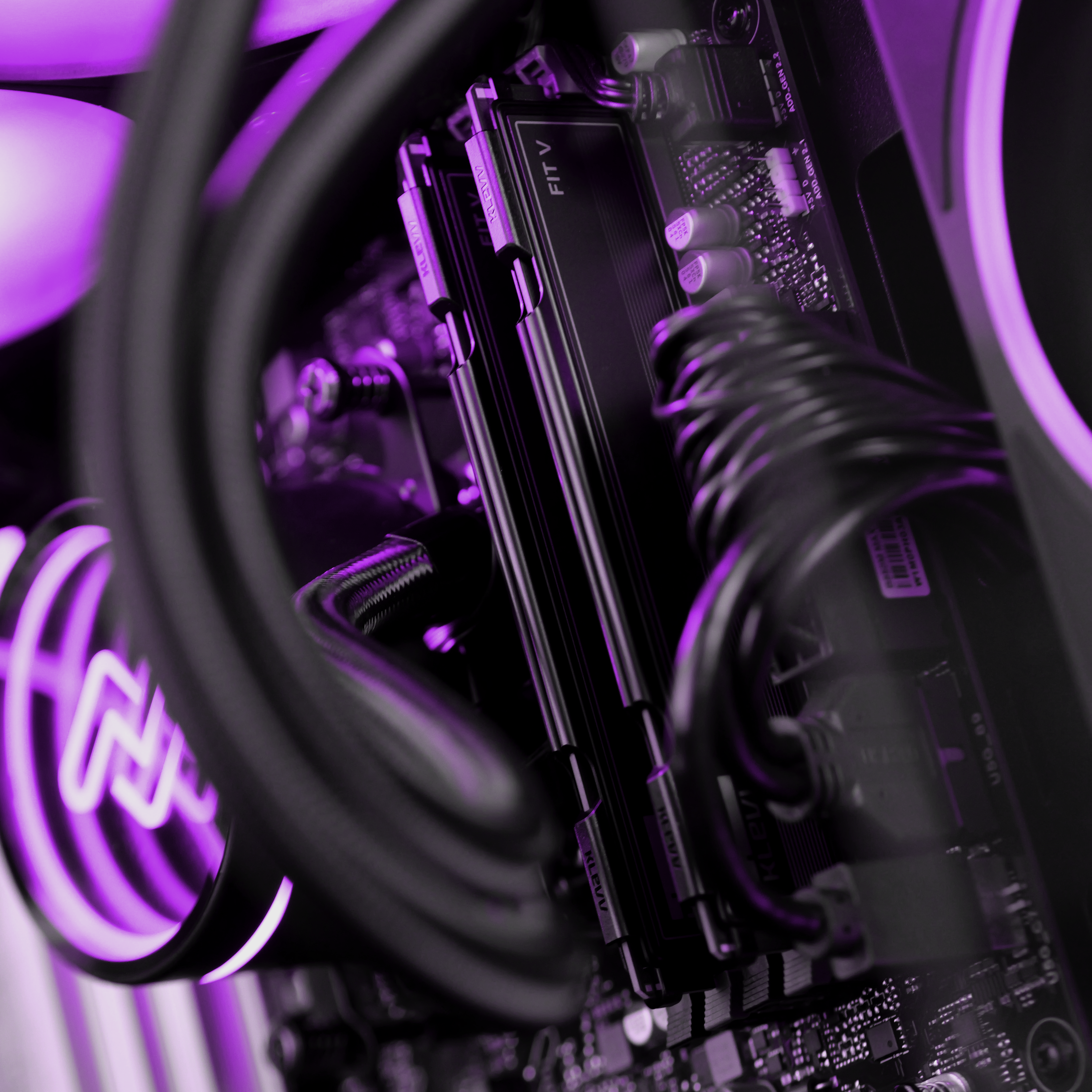 ASCENDANT: RYZEN 7 7700 | RTX 5050