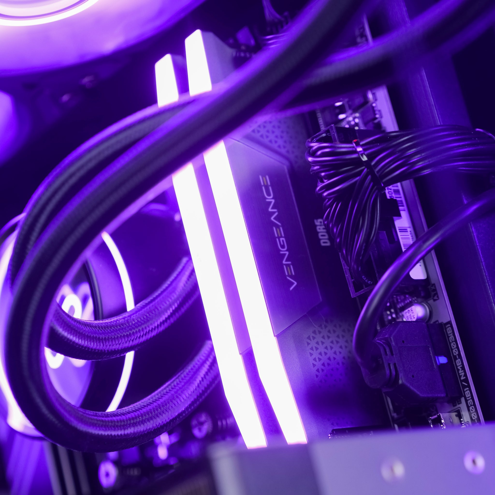 VIOLET: RYZEN 7 7700 | RX 9070 XT