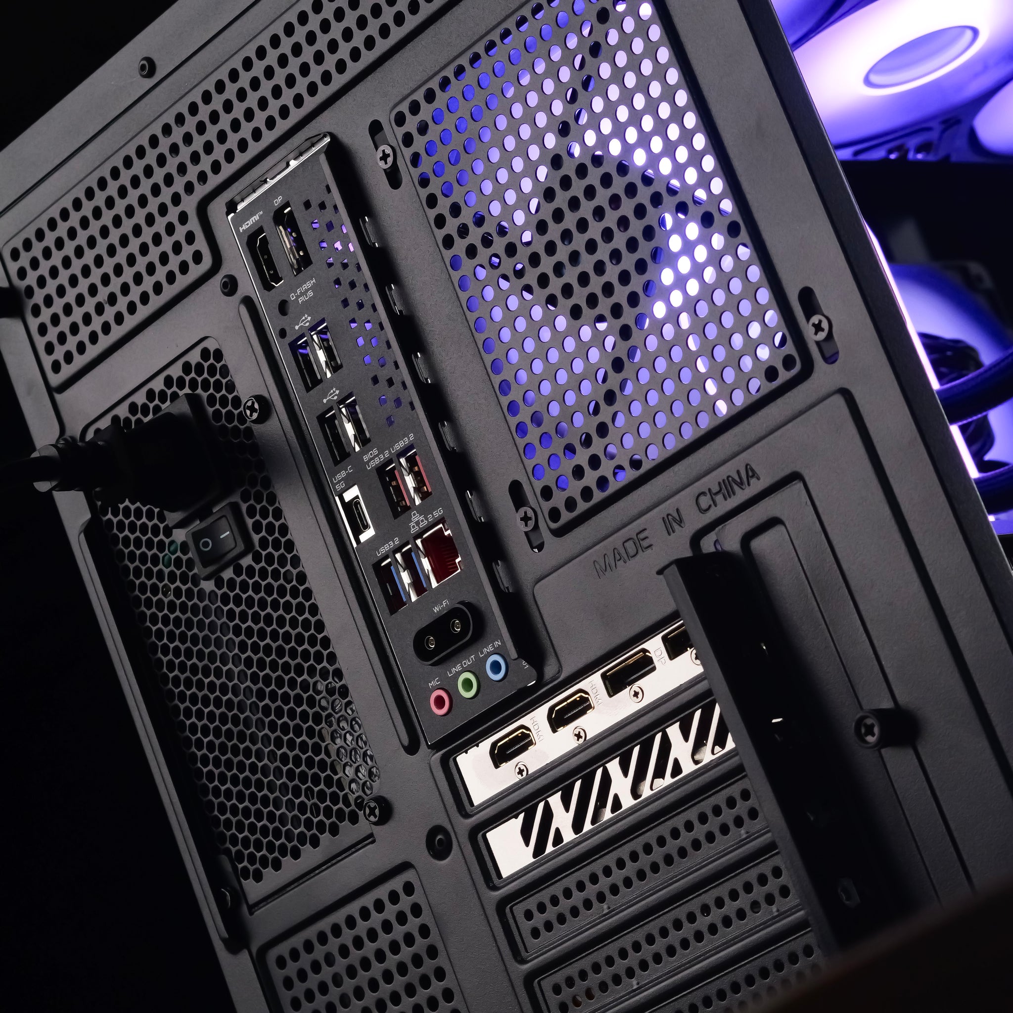 VIOLET: RYZEN 7 7700 | RX 9070 XT