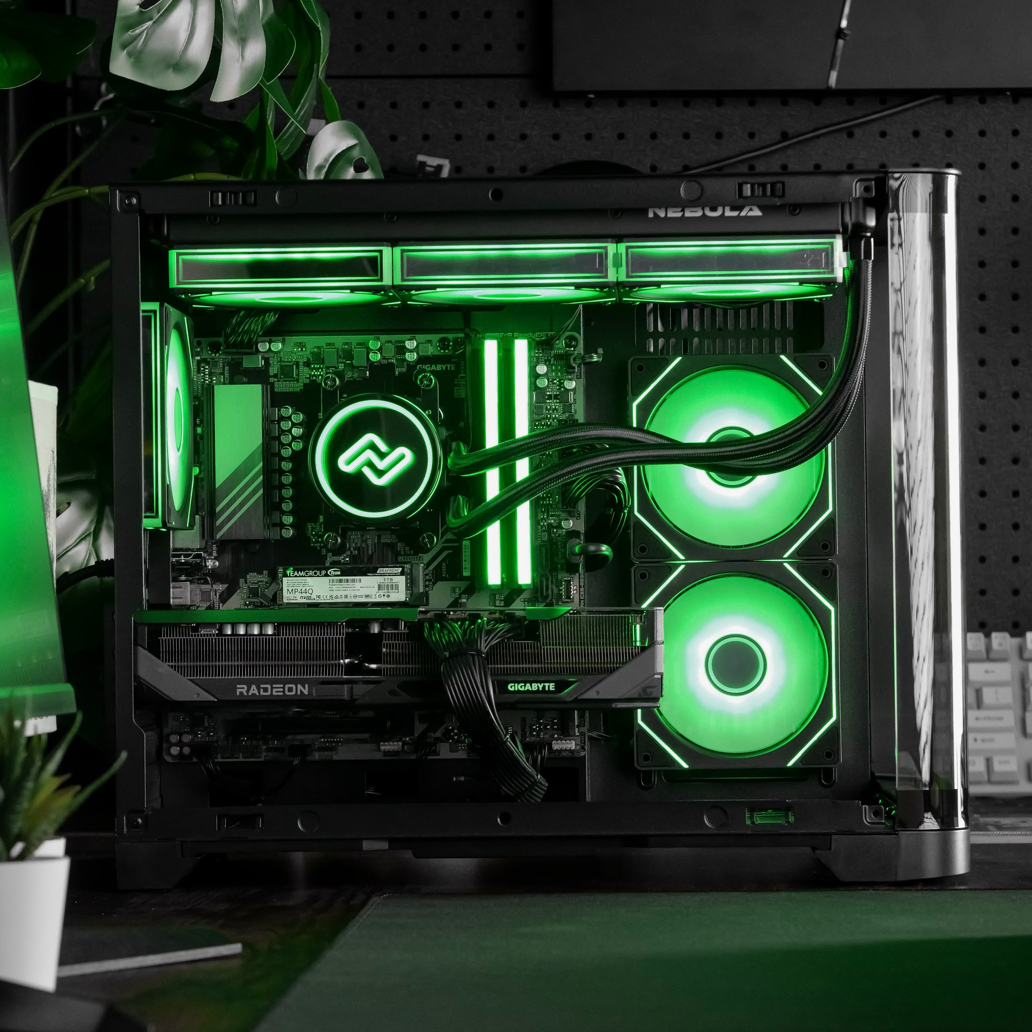 THORN BLADE: RYZEN 7 7800X3D | RX 9070 XT