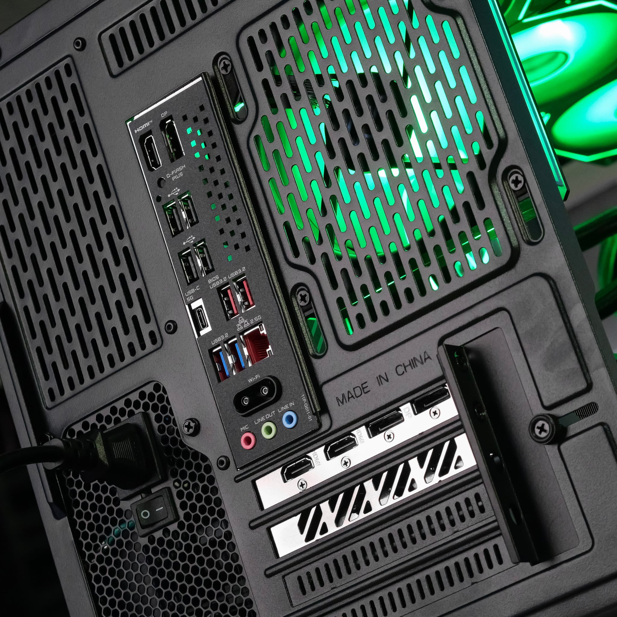 THORN BLADE: RYZEN 7 7800X3D | RX 9070 XT