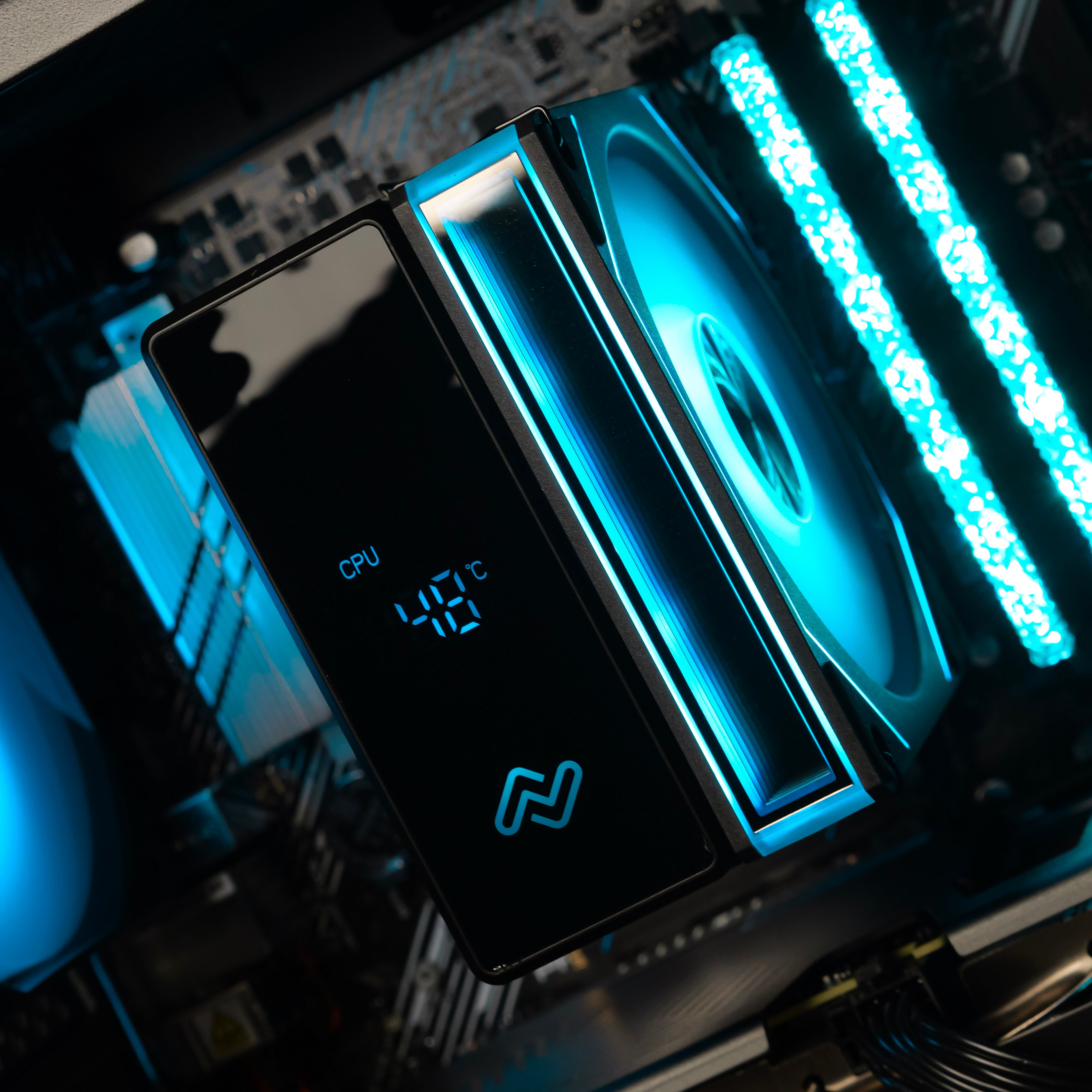 PIXEL FURY: RYZEN 5 5600 | RX 9060