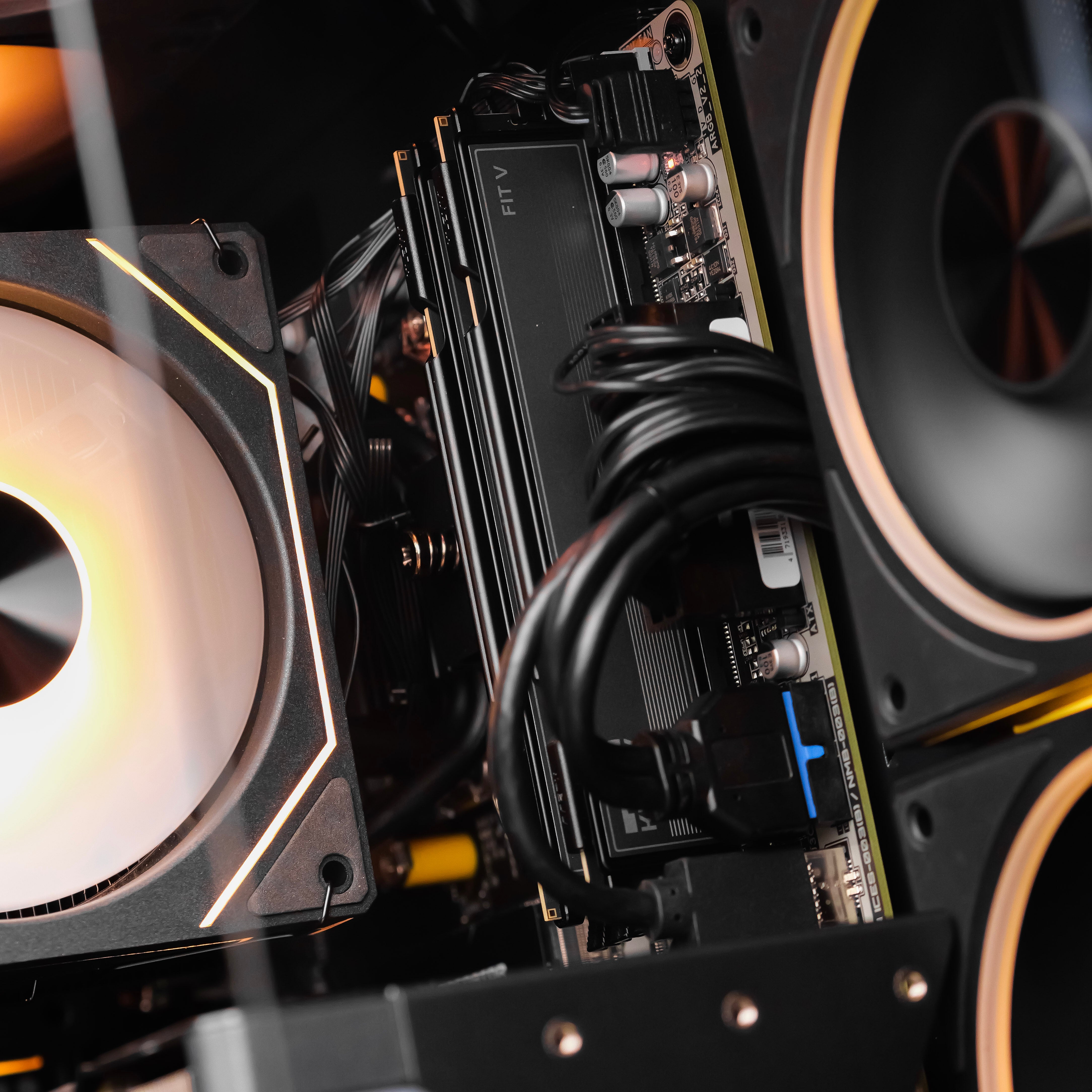 SOVEREIGN: RYZEN 7 7700 | RX 9070 GRE