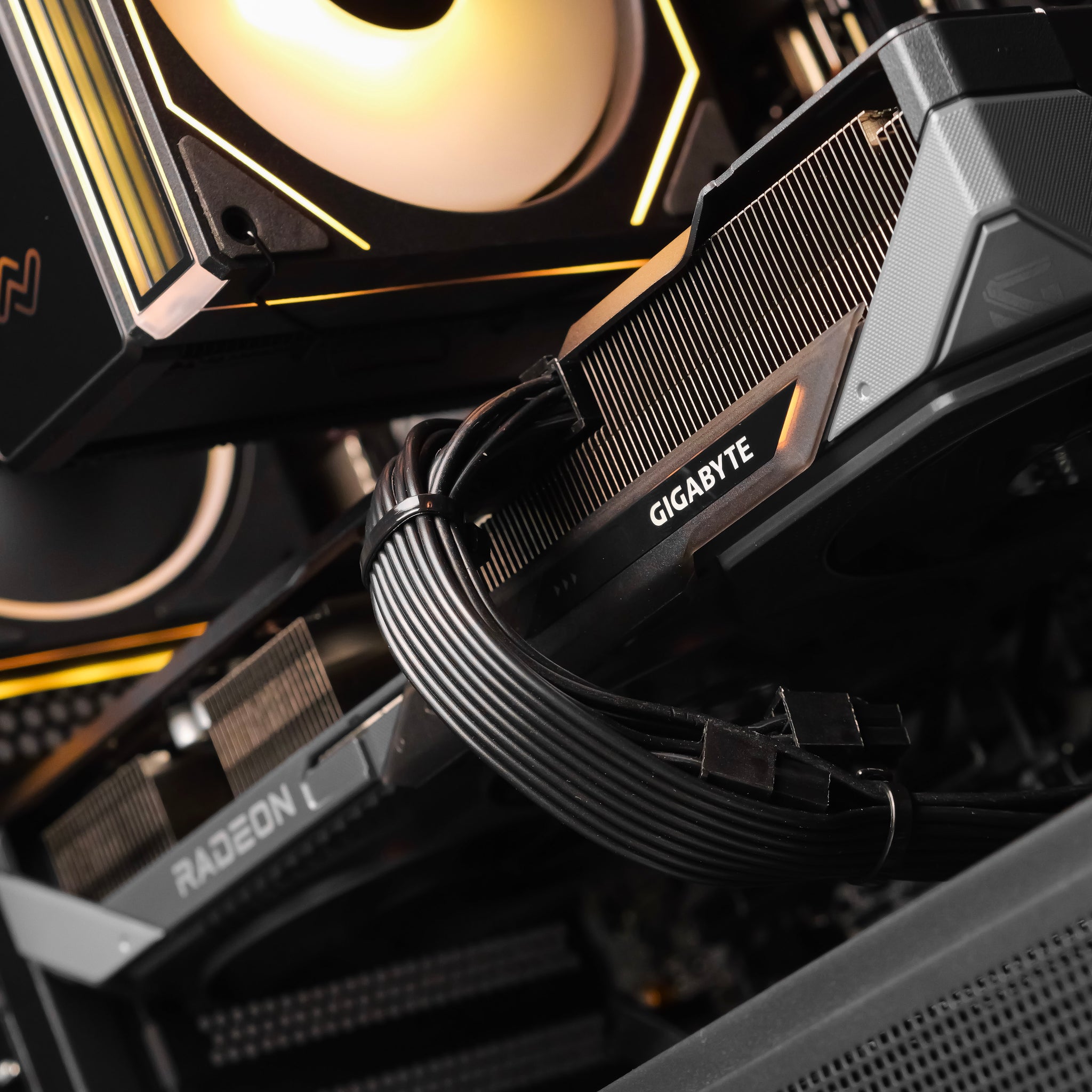 SOVEREIGN: RYZEN 7 7700 | RX 9070 GRE