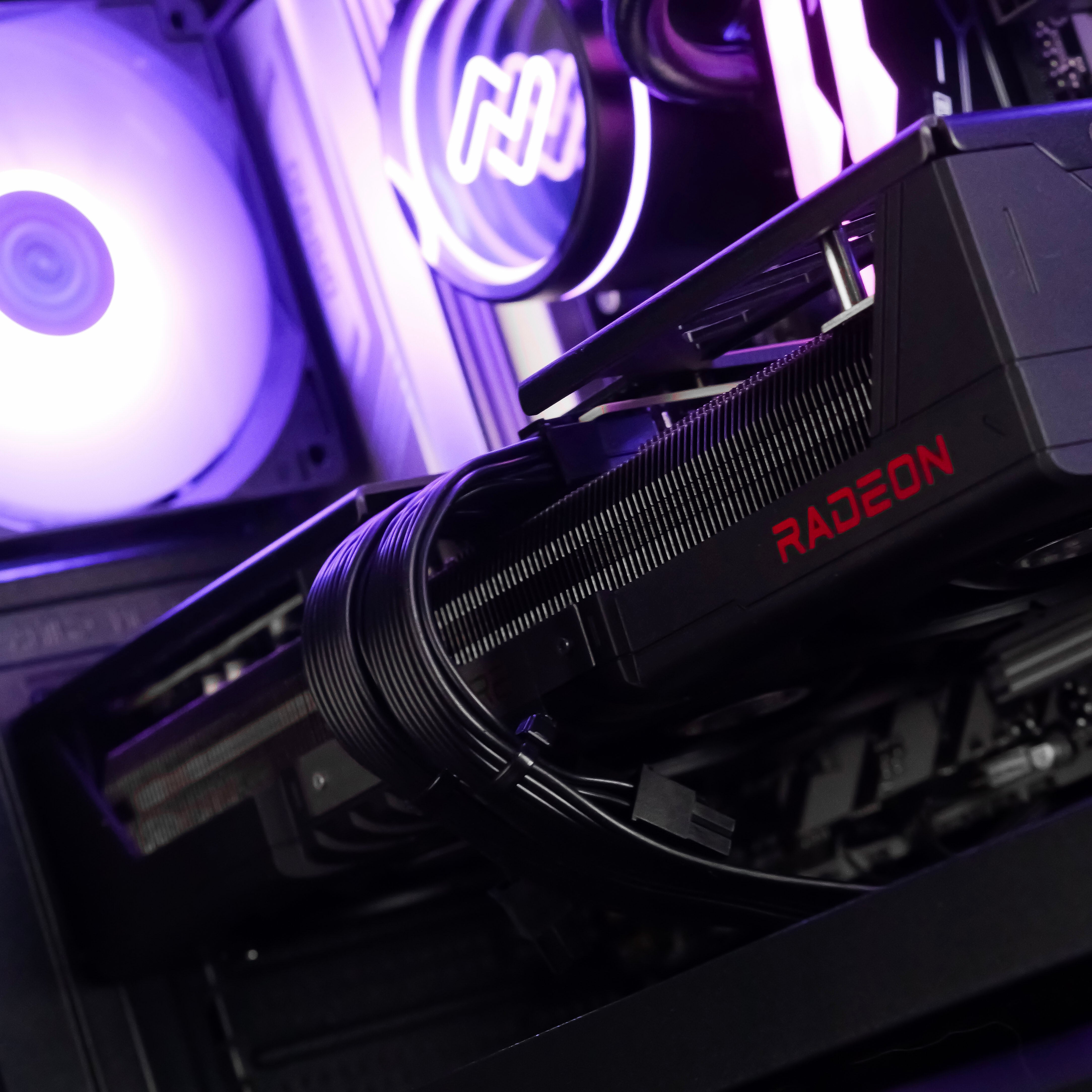 VIOLET: RYZEN 7 7700 | RX 9070 XT