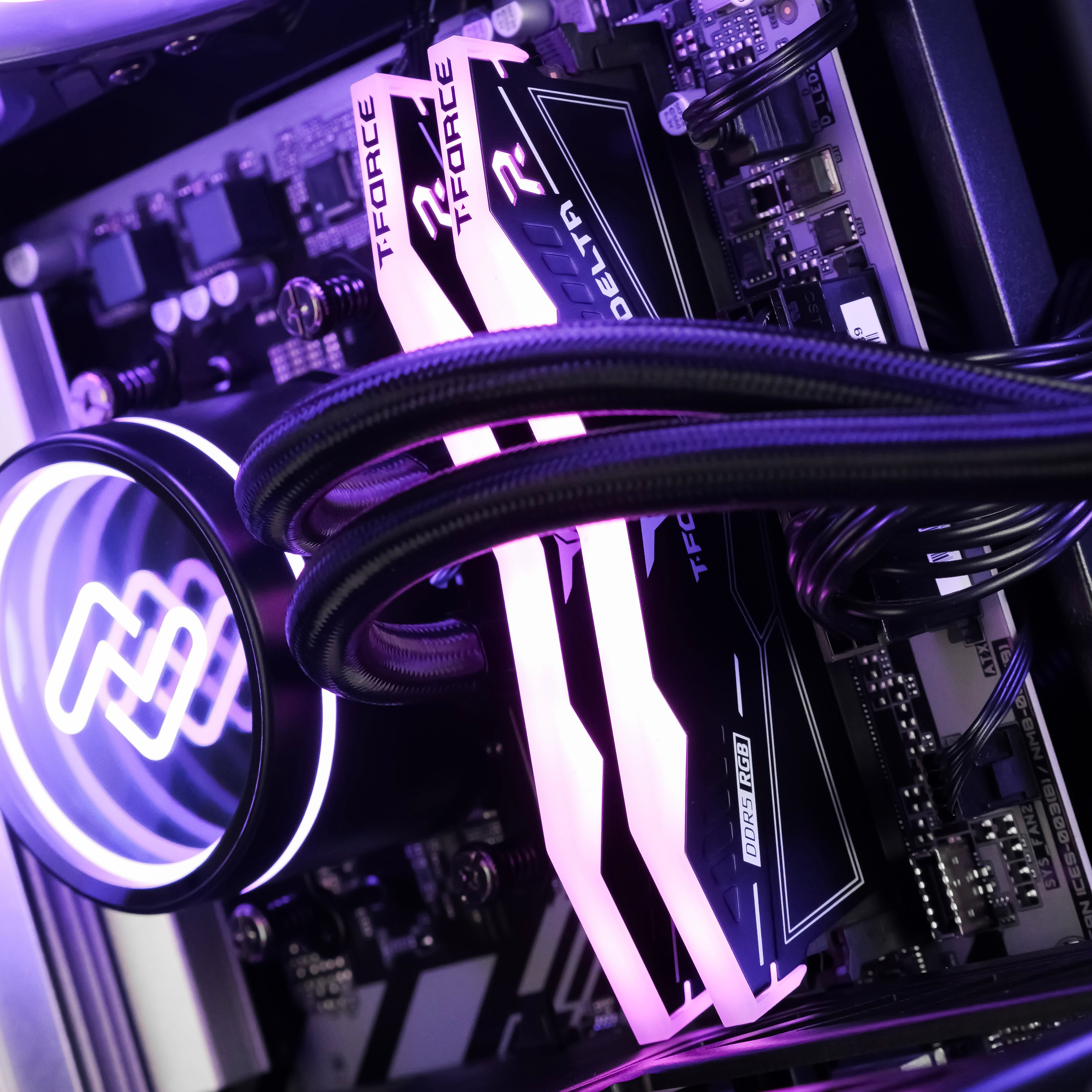 VIOLET: RYZEN 7 7700 | RX 9070 XT