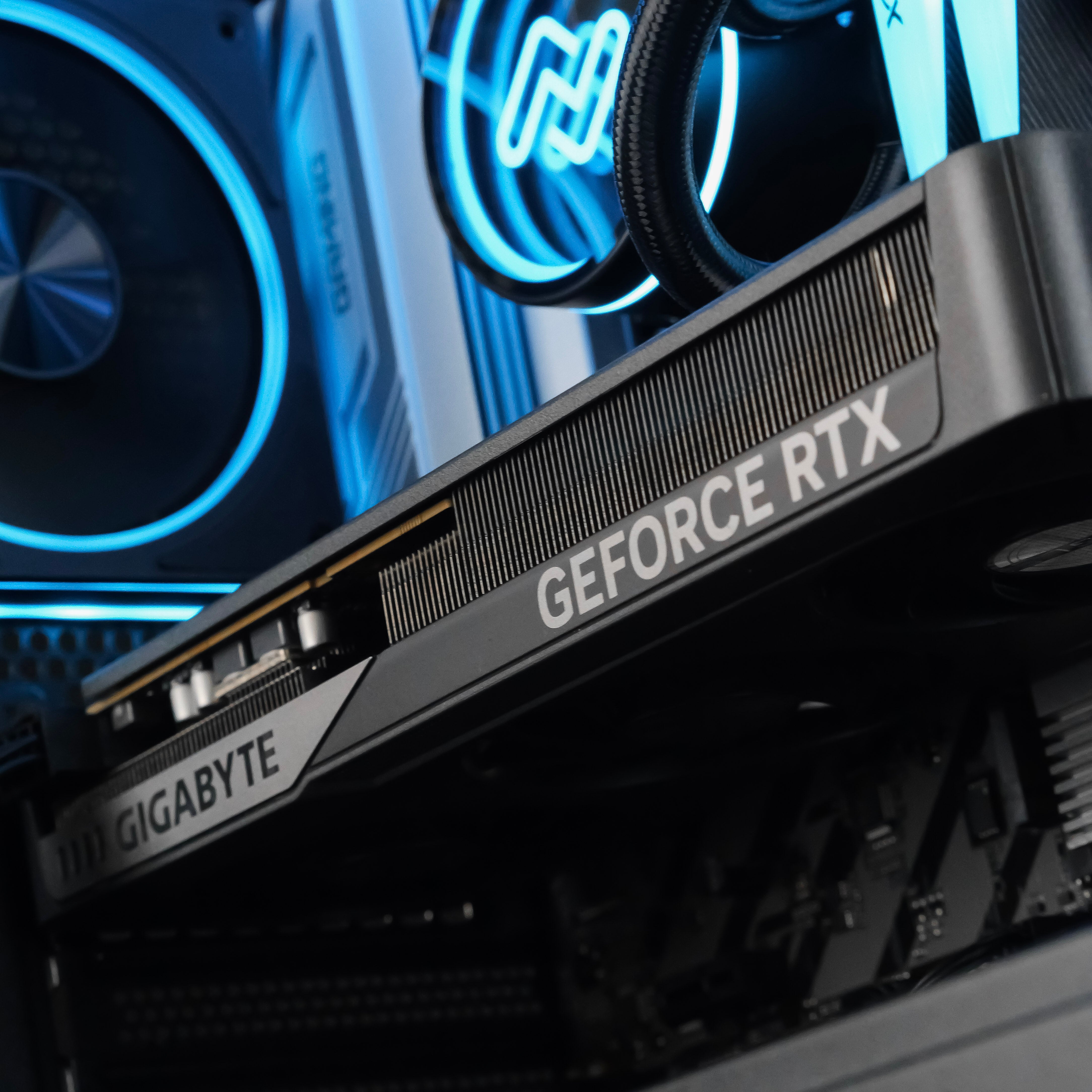 SOLAR PULSE: RYZEN 7 9850X3D | RTX 5060