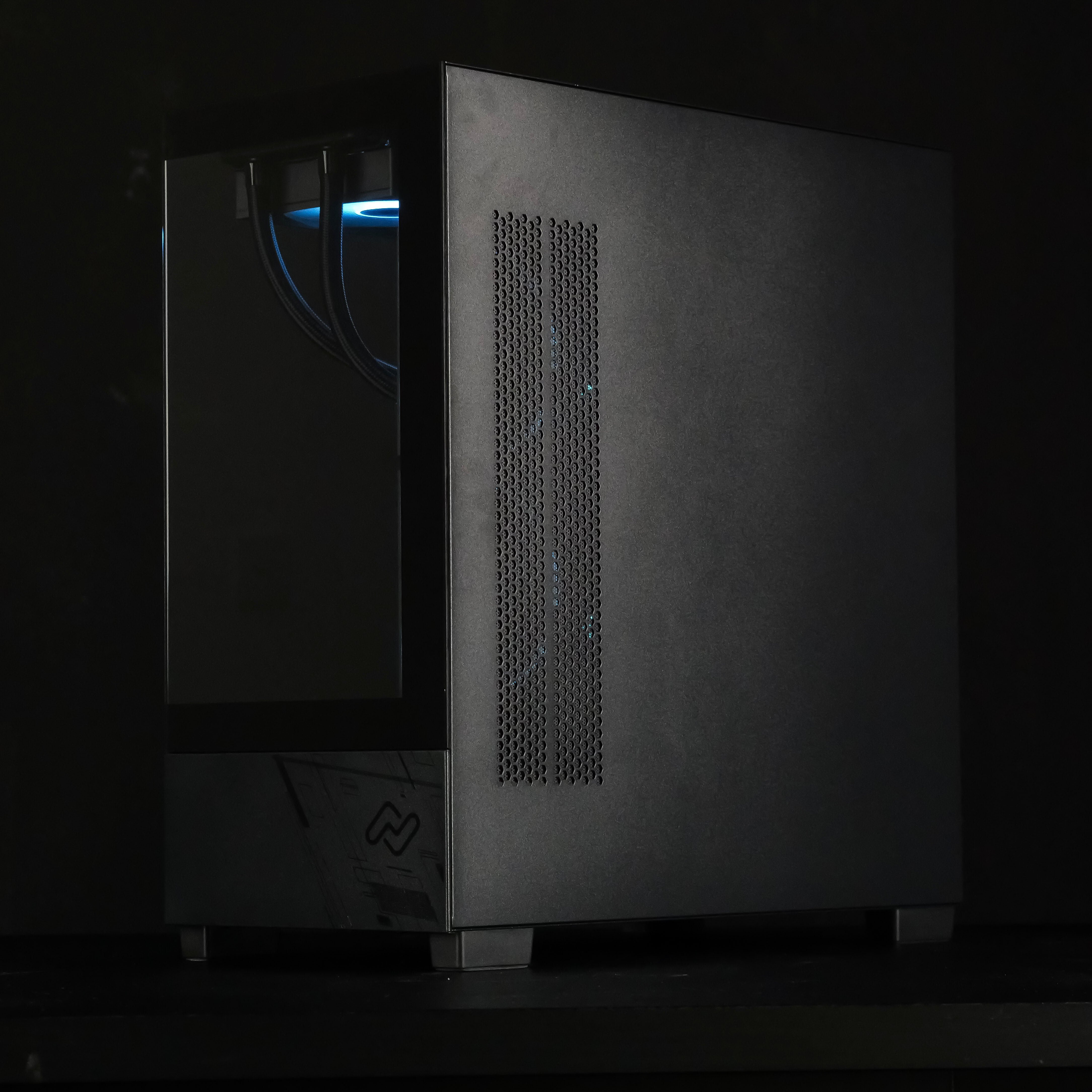 SOLAR PULSE: RYZEN 7 9850X3D | RTX 5060