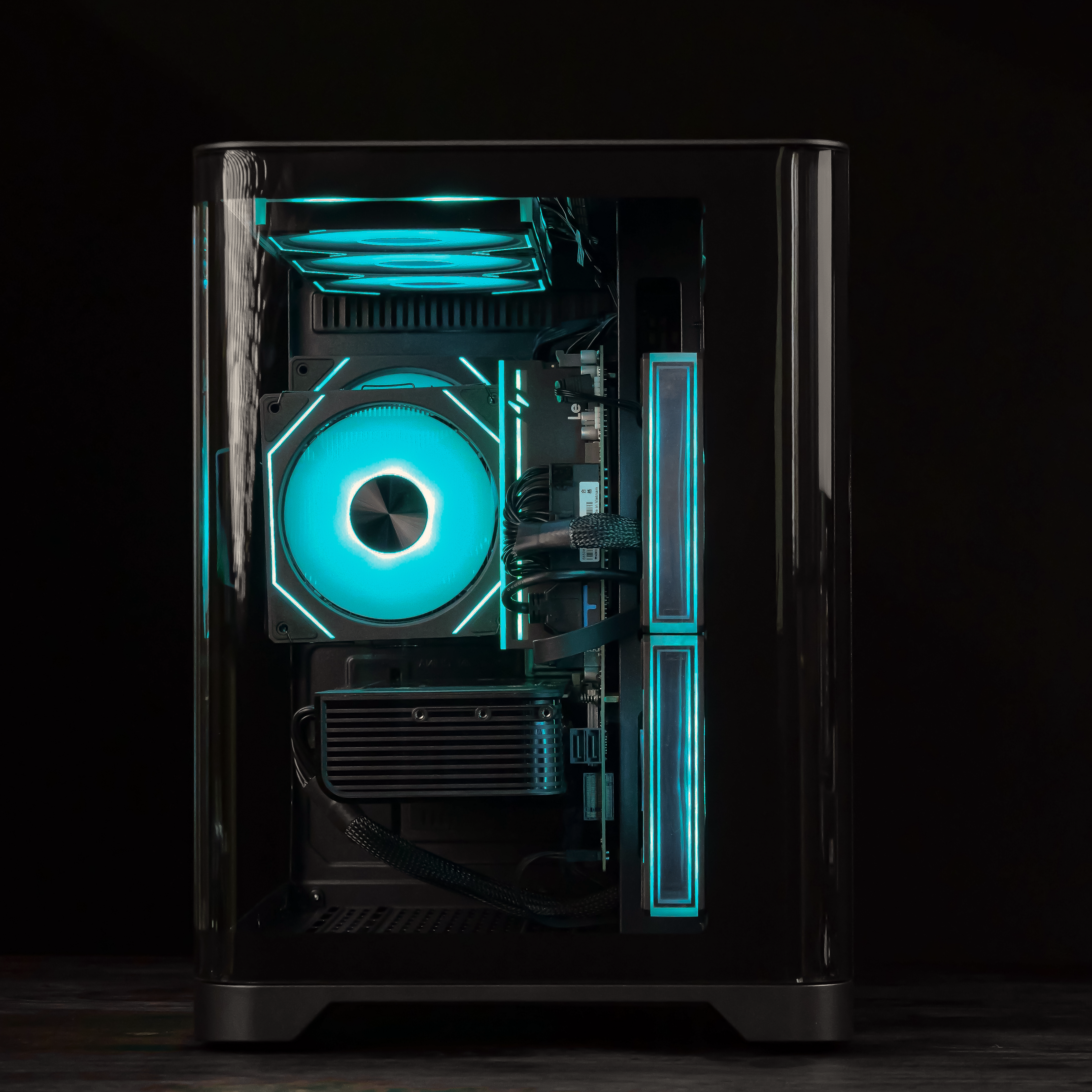 OMNIX CORE: RYZEN 7 7700 | RTX 5070 Ti