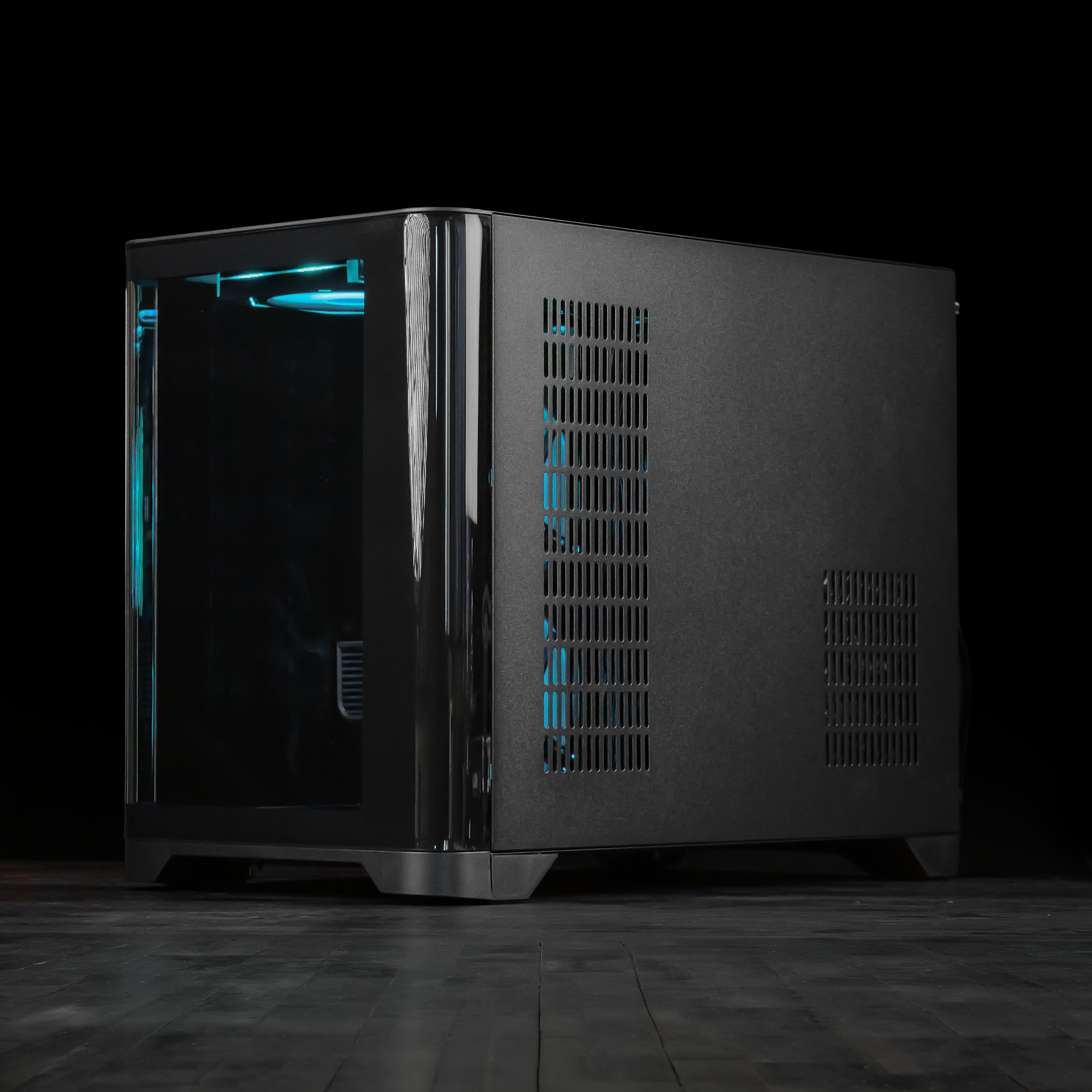 OMNIX CORE: RYZEN 7 7700 | RTX 5070 Ti