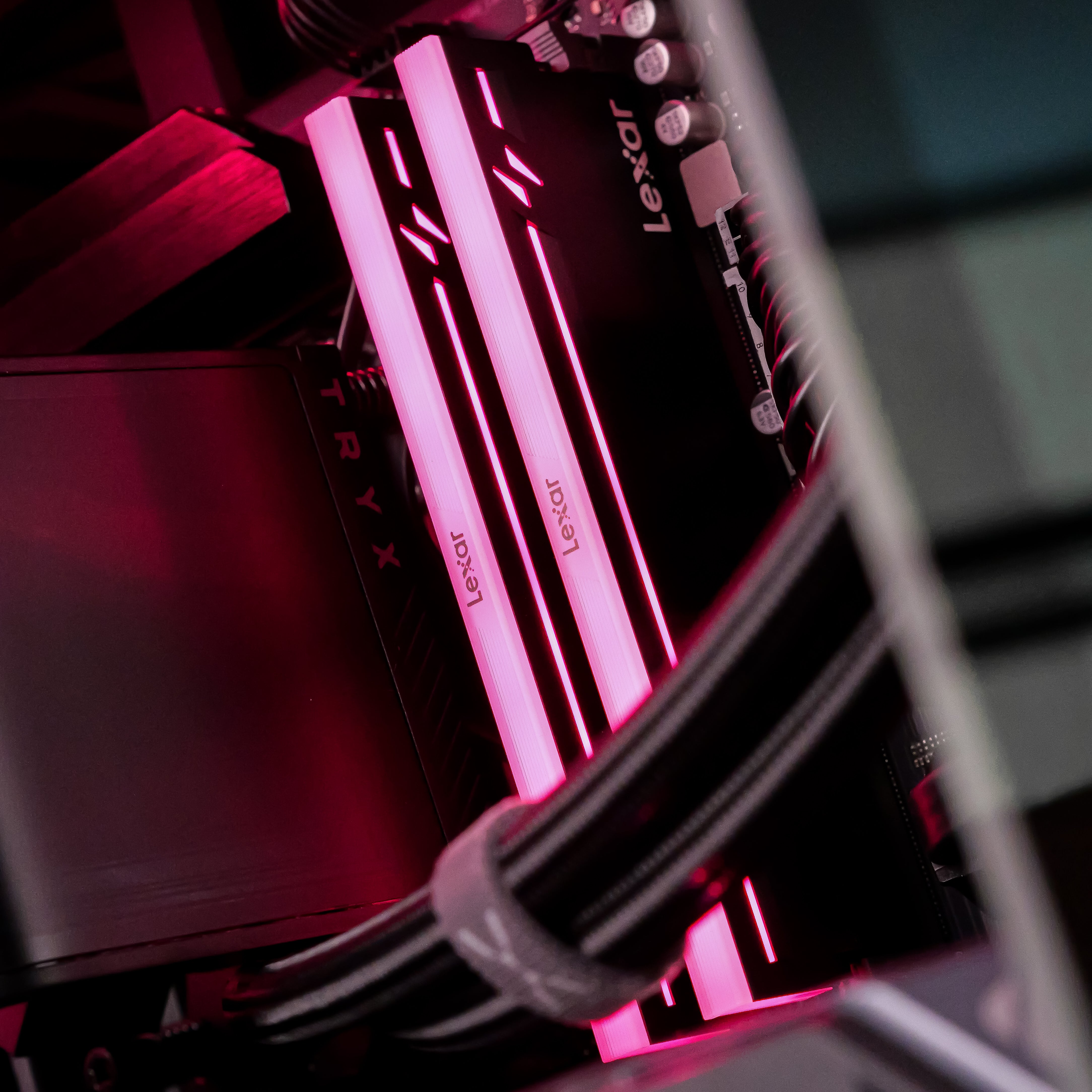 DYNASTY: RYZEN 7 7800X3D | RTX 5070 Ti