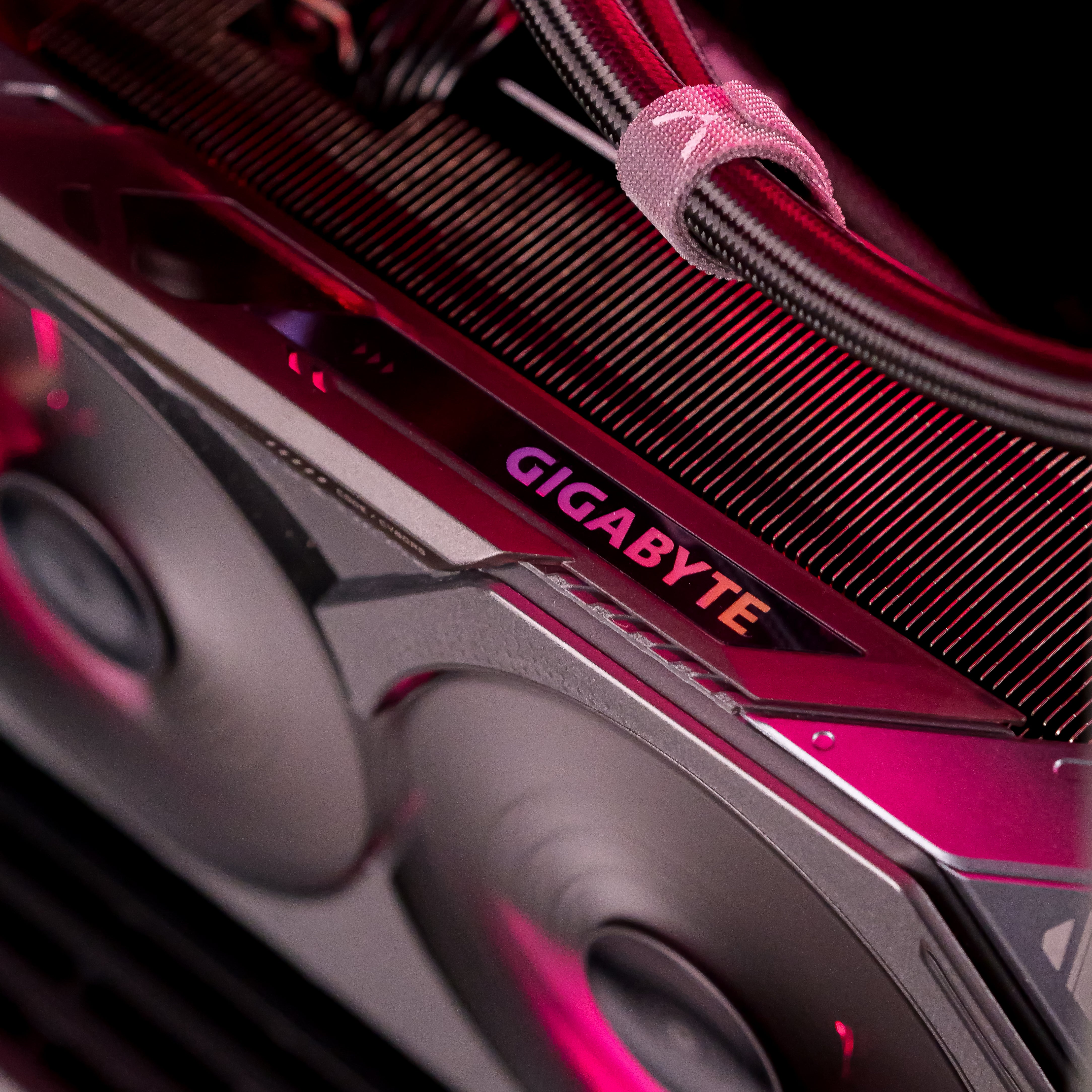 DYNASTY: RYZEN 7 7800X3D | RTX 5070 Ti