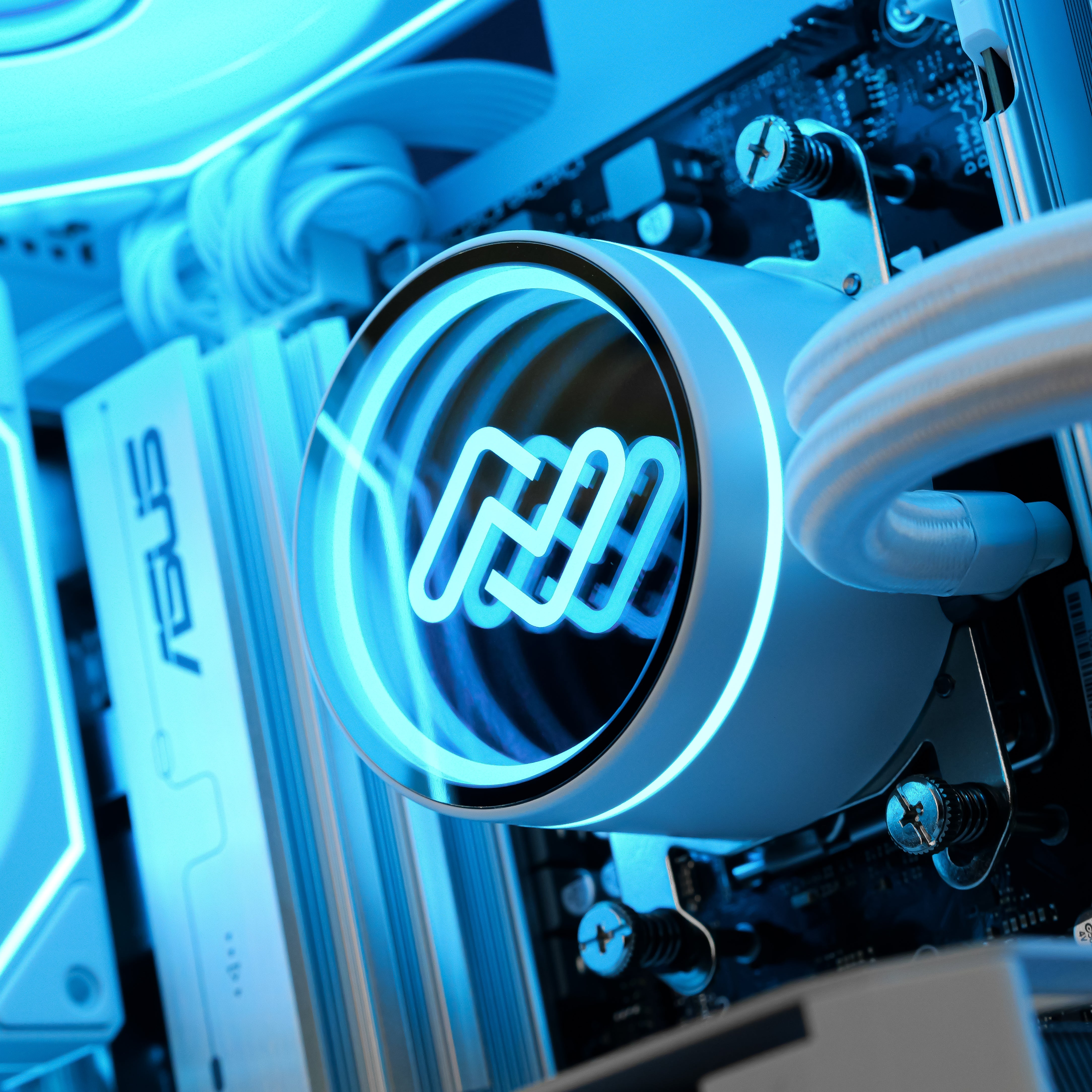 CYBER PRO: RYZEN 7 7700 | RTX 5060 Ti