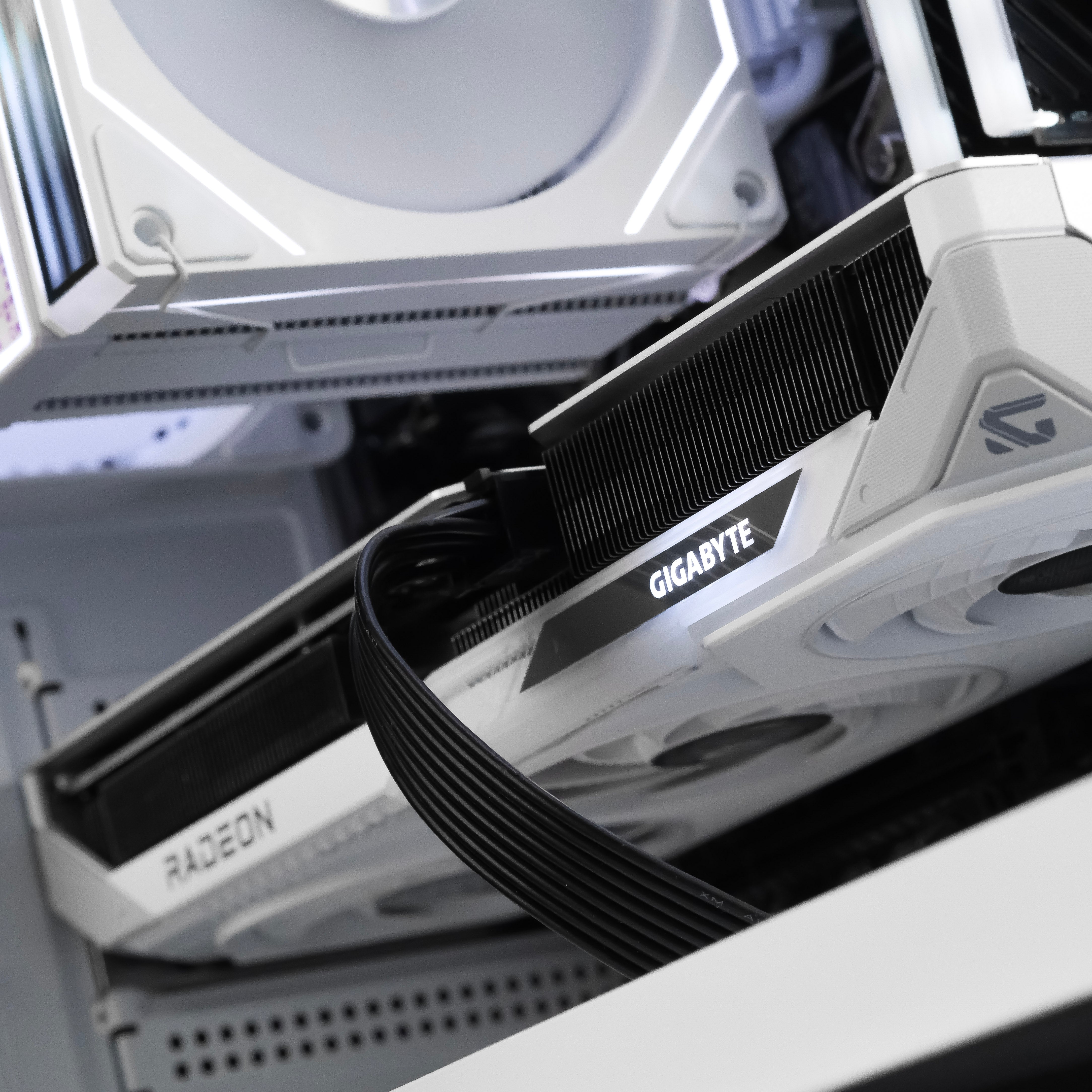 ARCANE PRO: RYZEN 5 5600 | RX 9060 XT