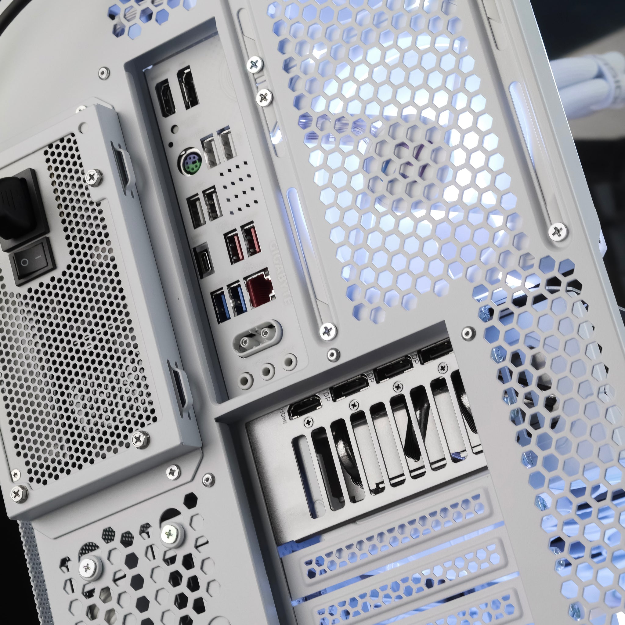 EXILE: RYZEN 7 9800X3D | RTX 5080