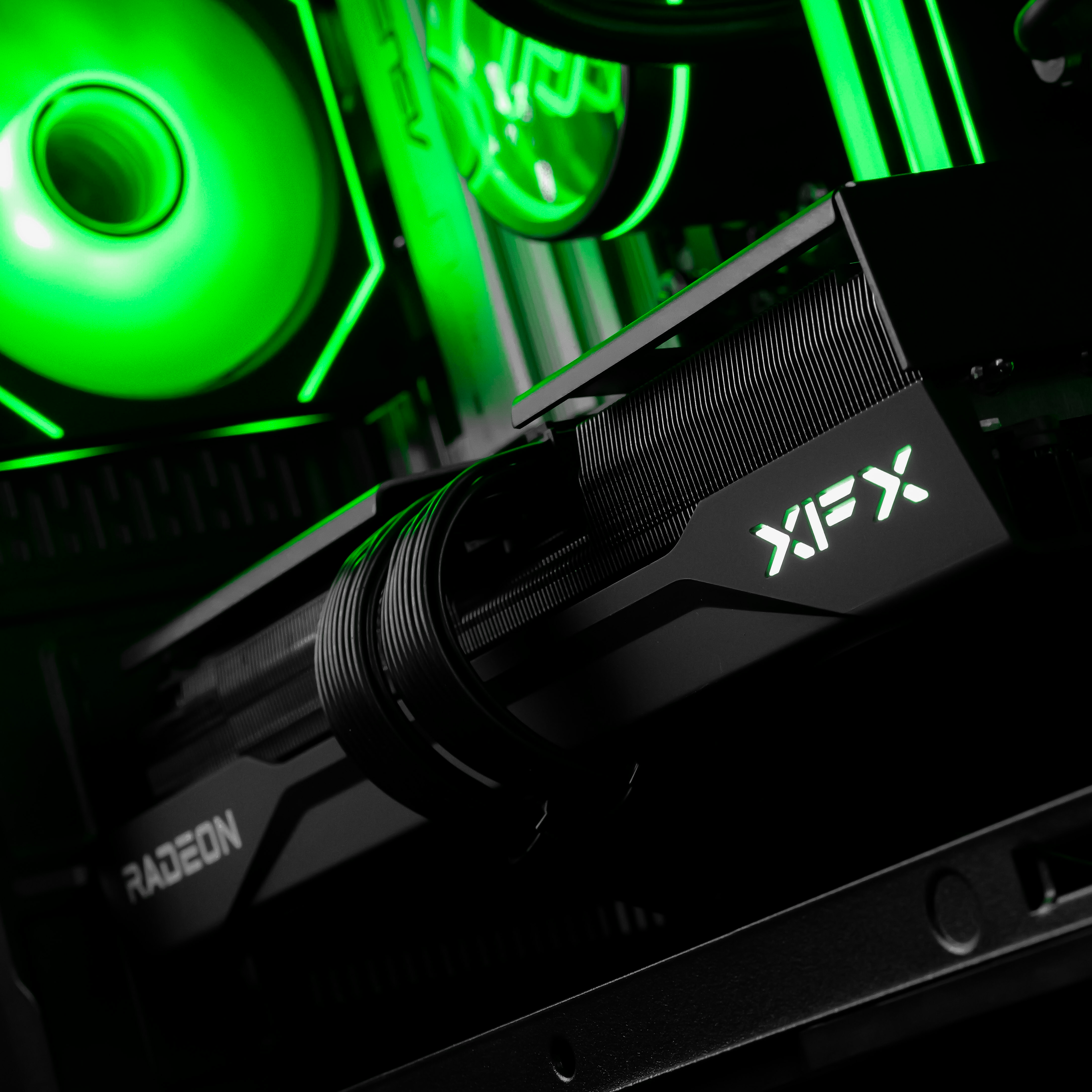THORN BLADE: RYZEN 7 7800X3D | RX 9070 XT