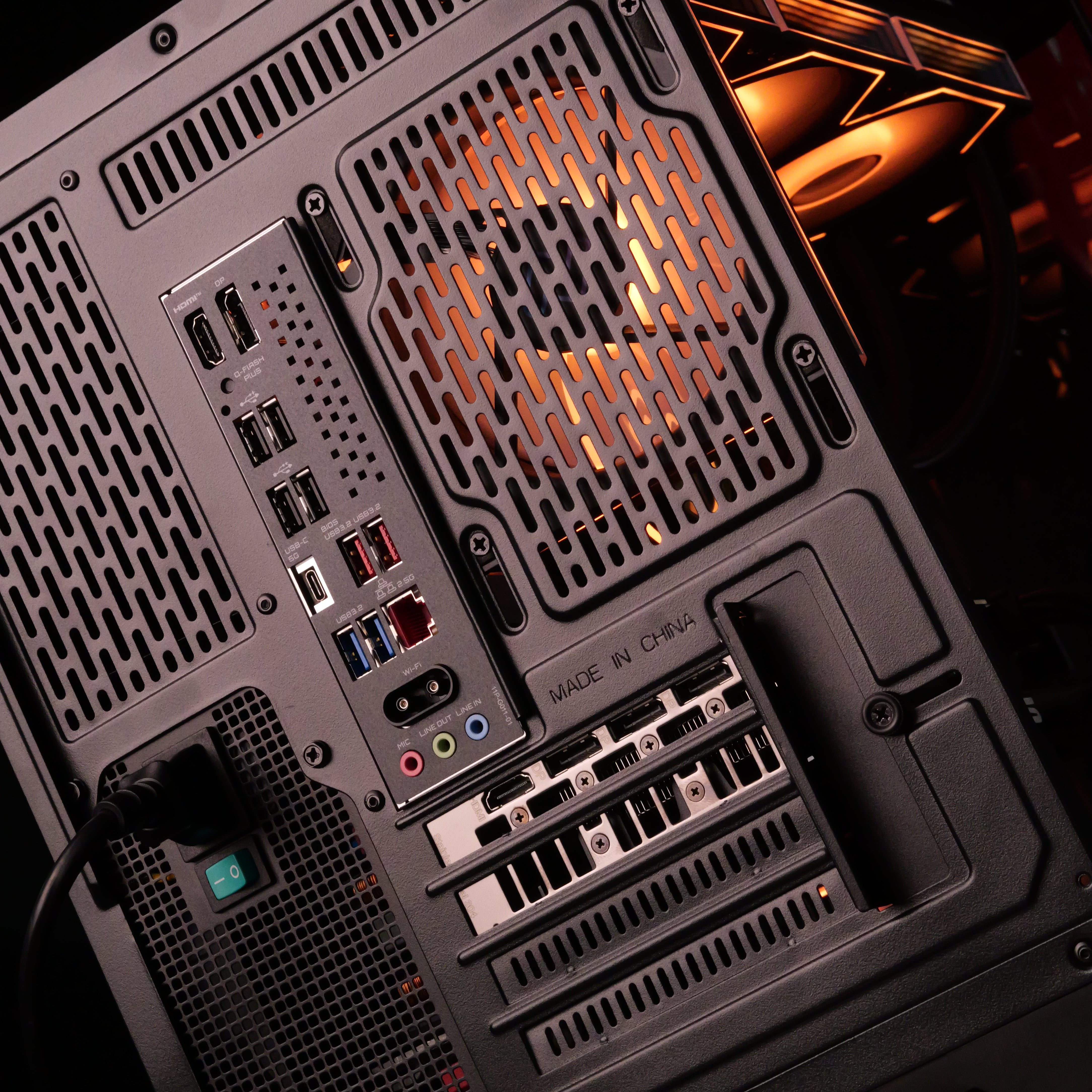 AUTUMN: RYZEN 7 7700 | RTX 5060 Ti