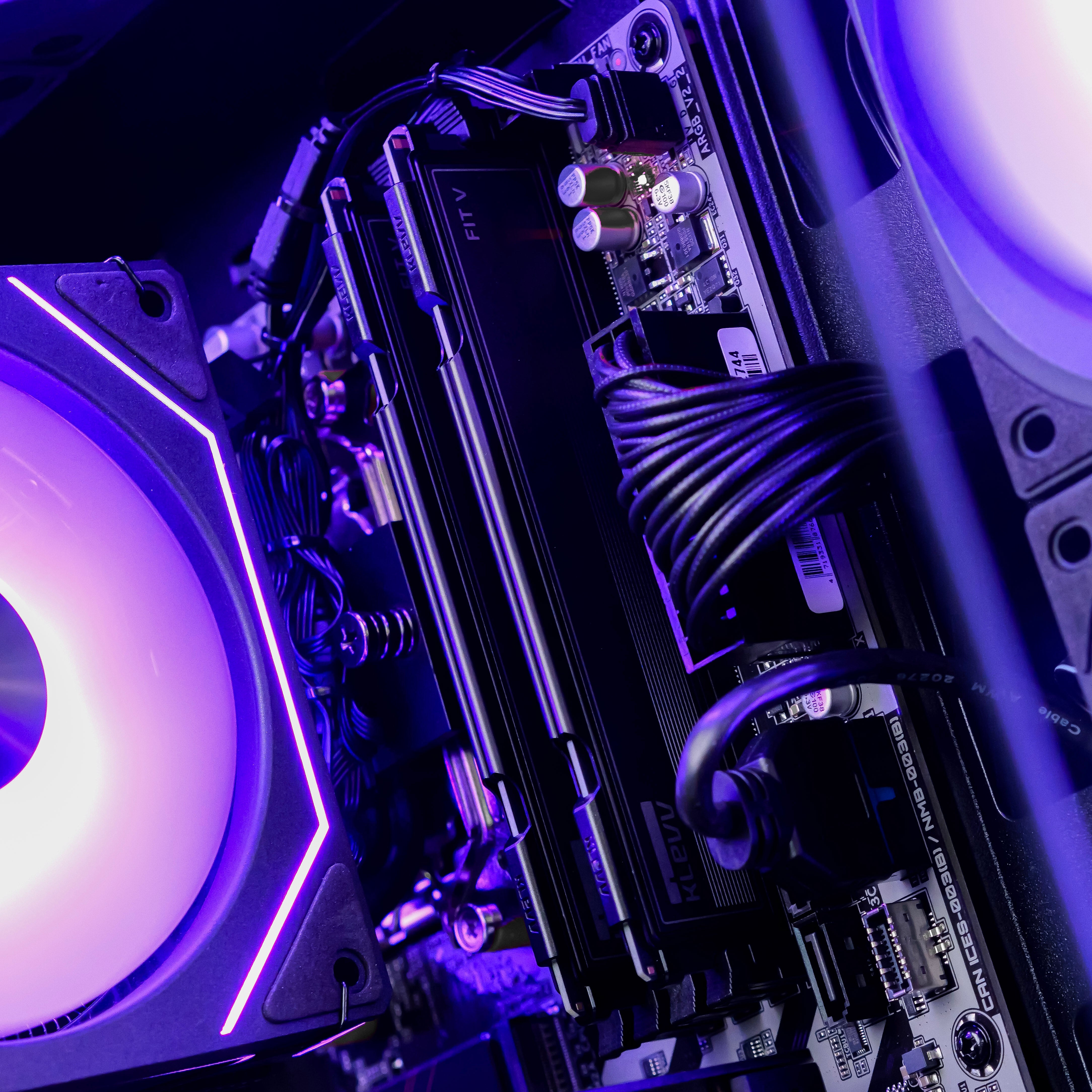 VOID NEXUS: RYZEN 5 7500F | RTX 5060 Ti
