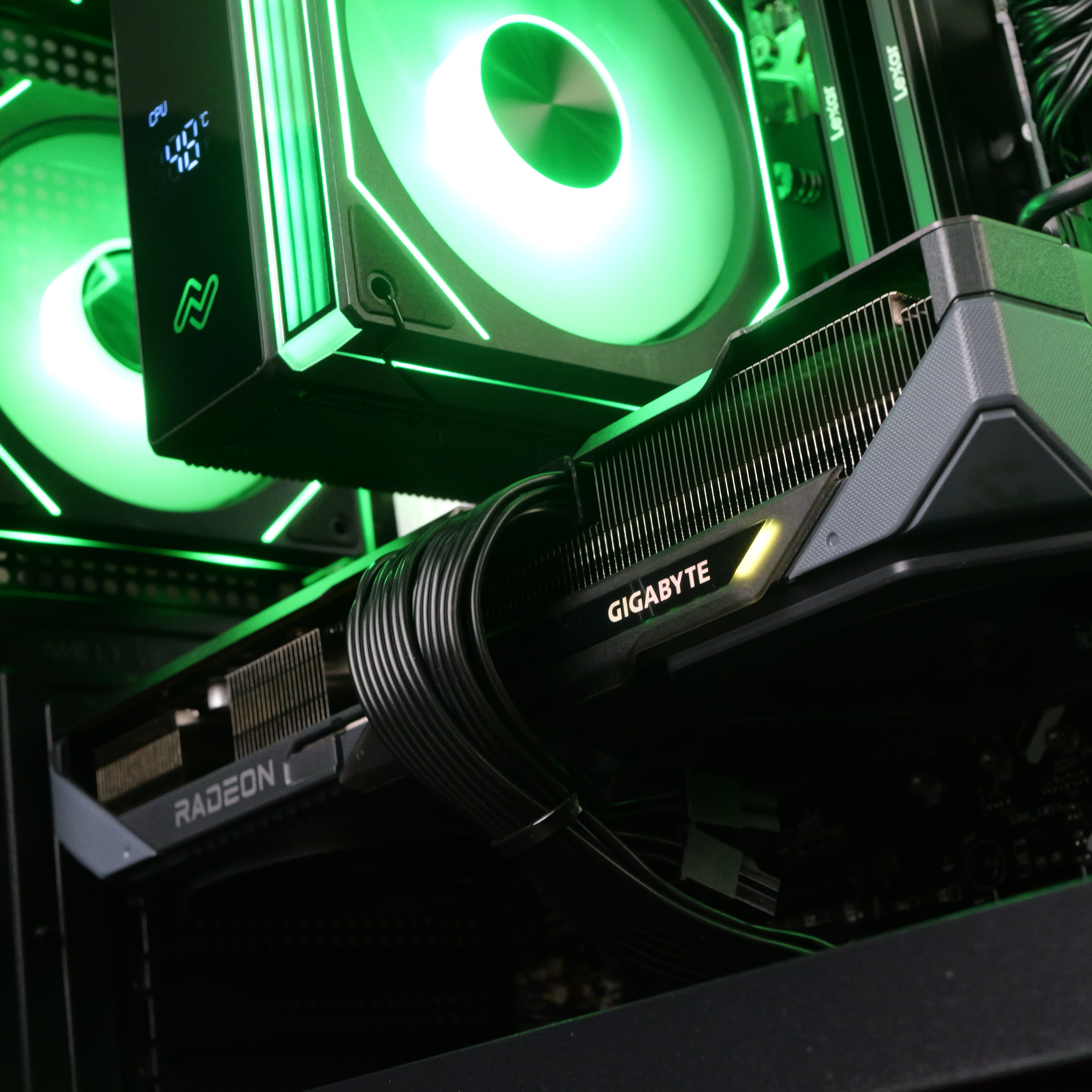 VIPER: RYZEN 5 7500F | RX 9070 GRE
