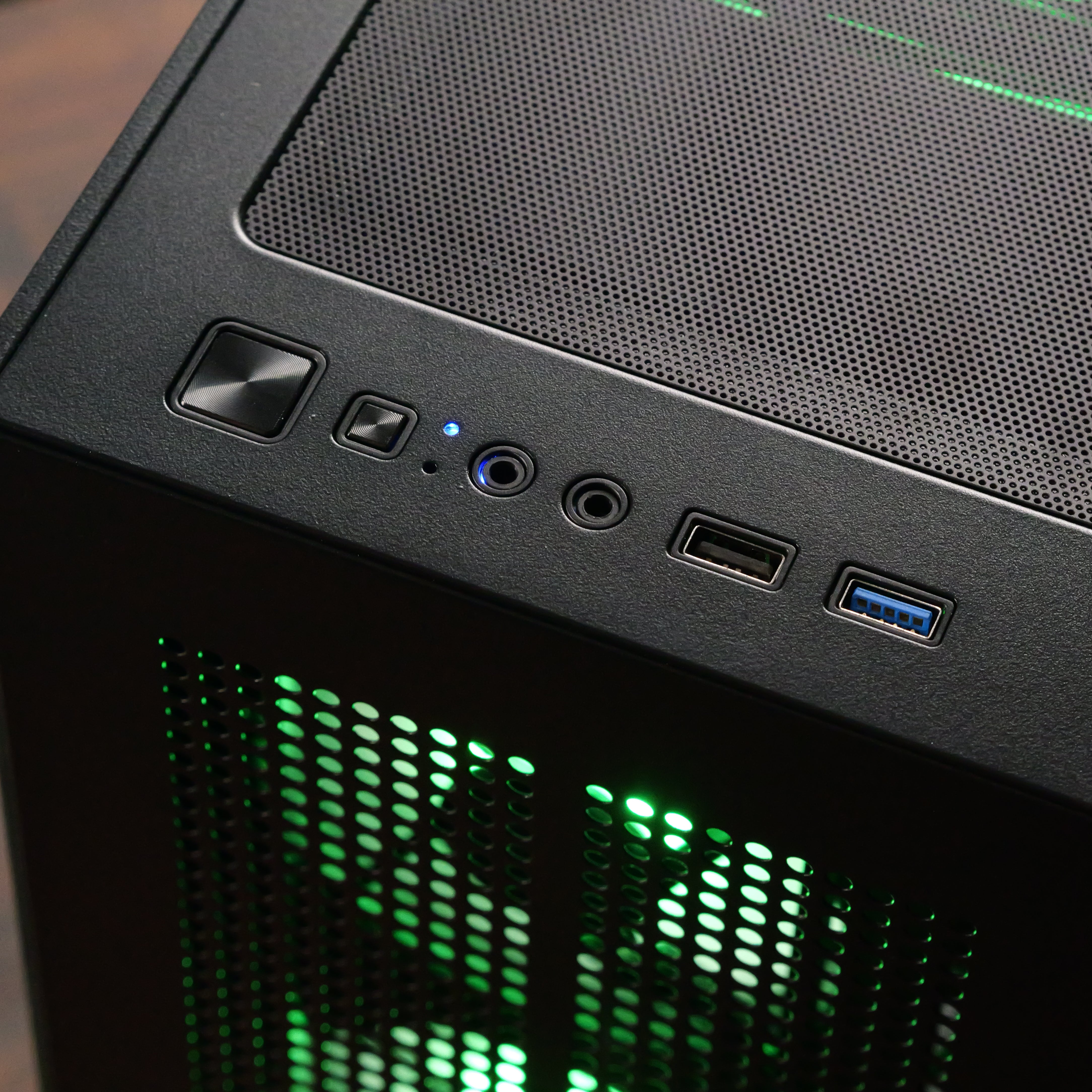 VIPER: RYZEN 5 7500F | RX 9070 GRE