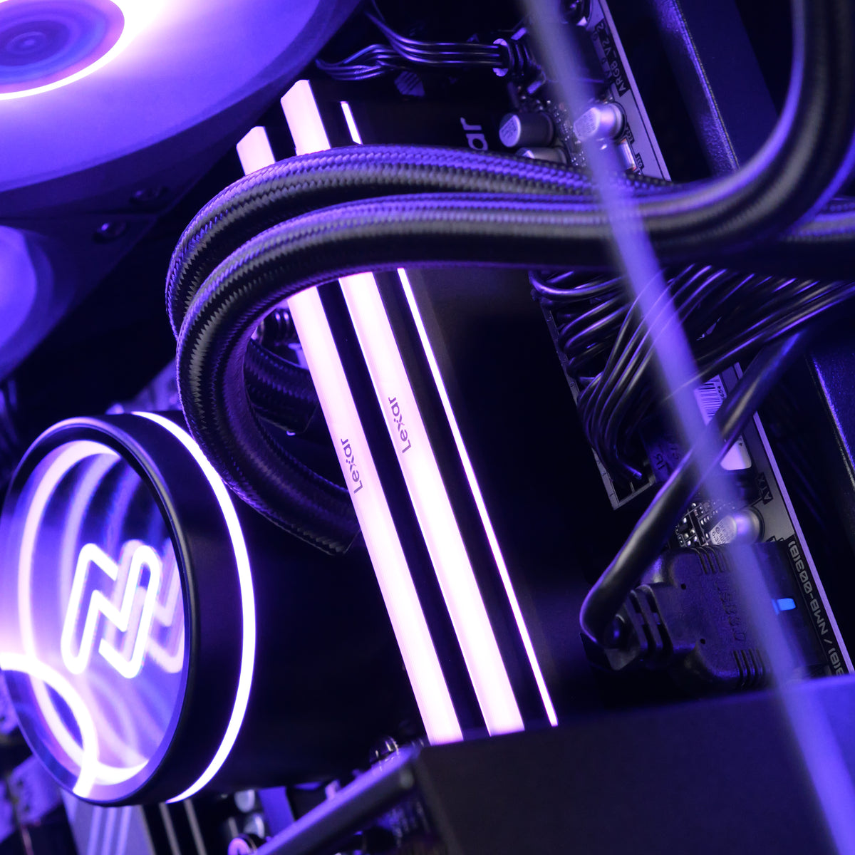 VIOLET: RYZEN 7 7700 | RX 9070 XT