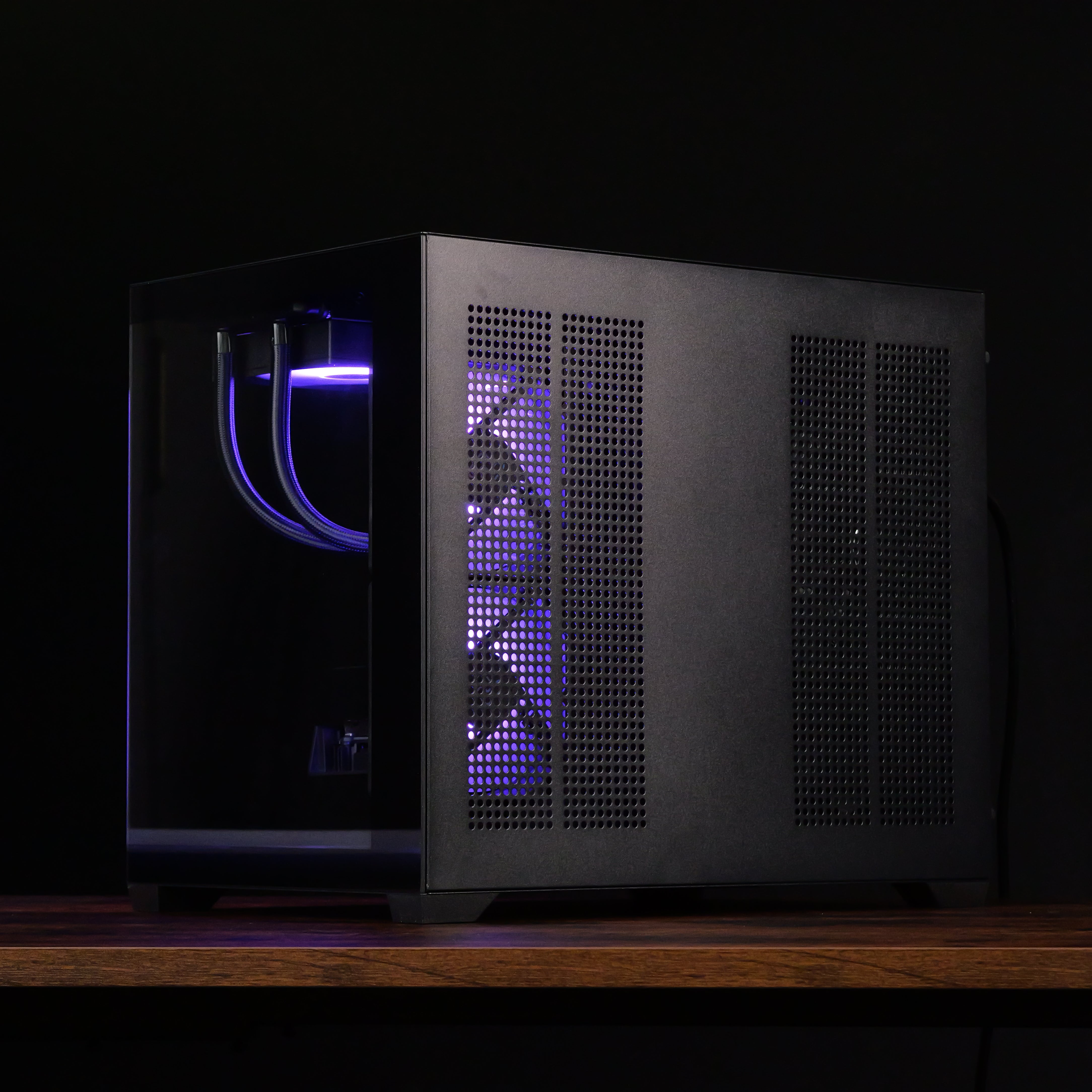 VIOLET: RYZEN 7 7700 | RX 9070 XT