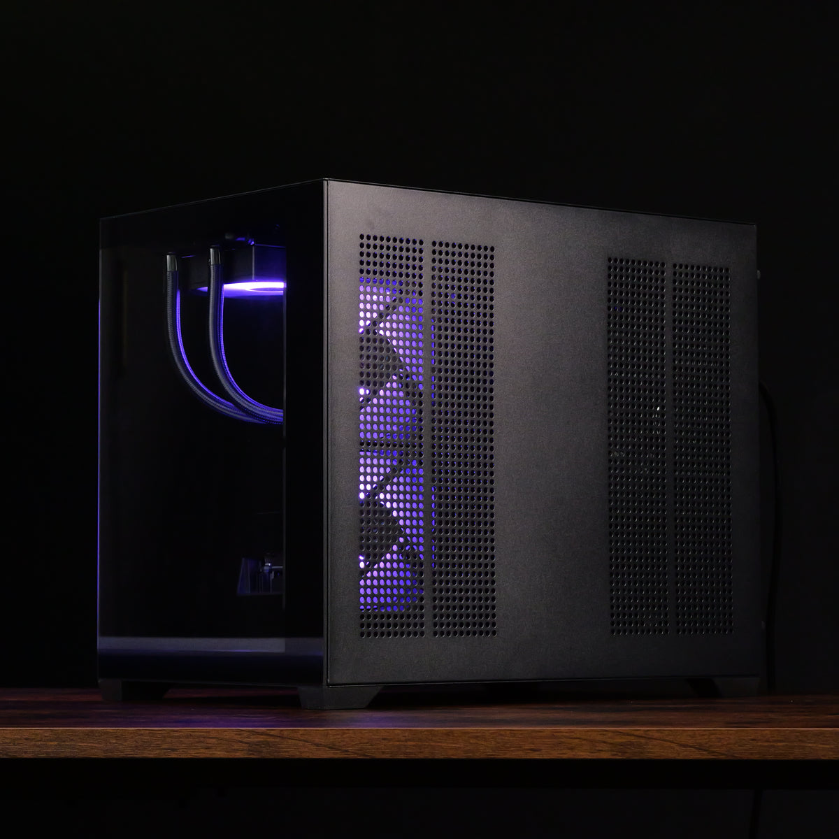 VIOLET: RYZEN 7 7700 | RX 9070 XT