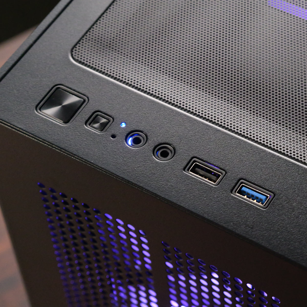 VIOLET: RYZEN 7 7700 | RX 9070 XT