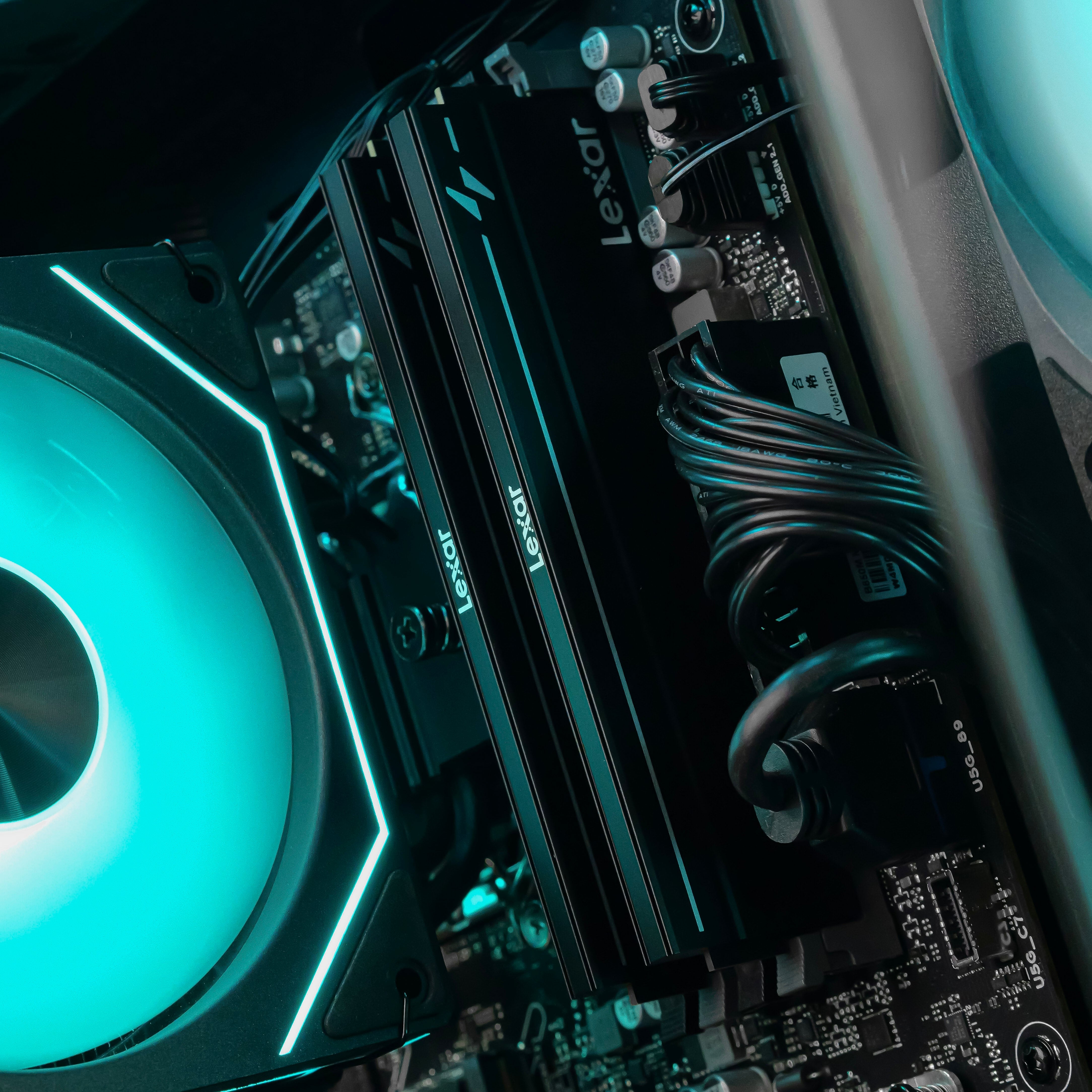 UMBRA: RYZEN 5 7500F | RX 9060 XT - 16GB