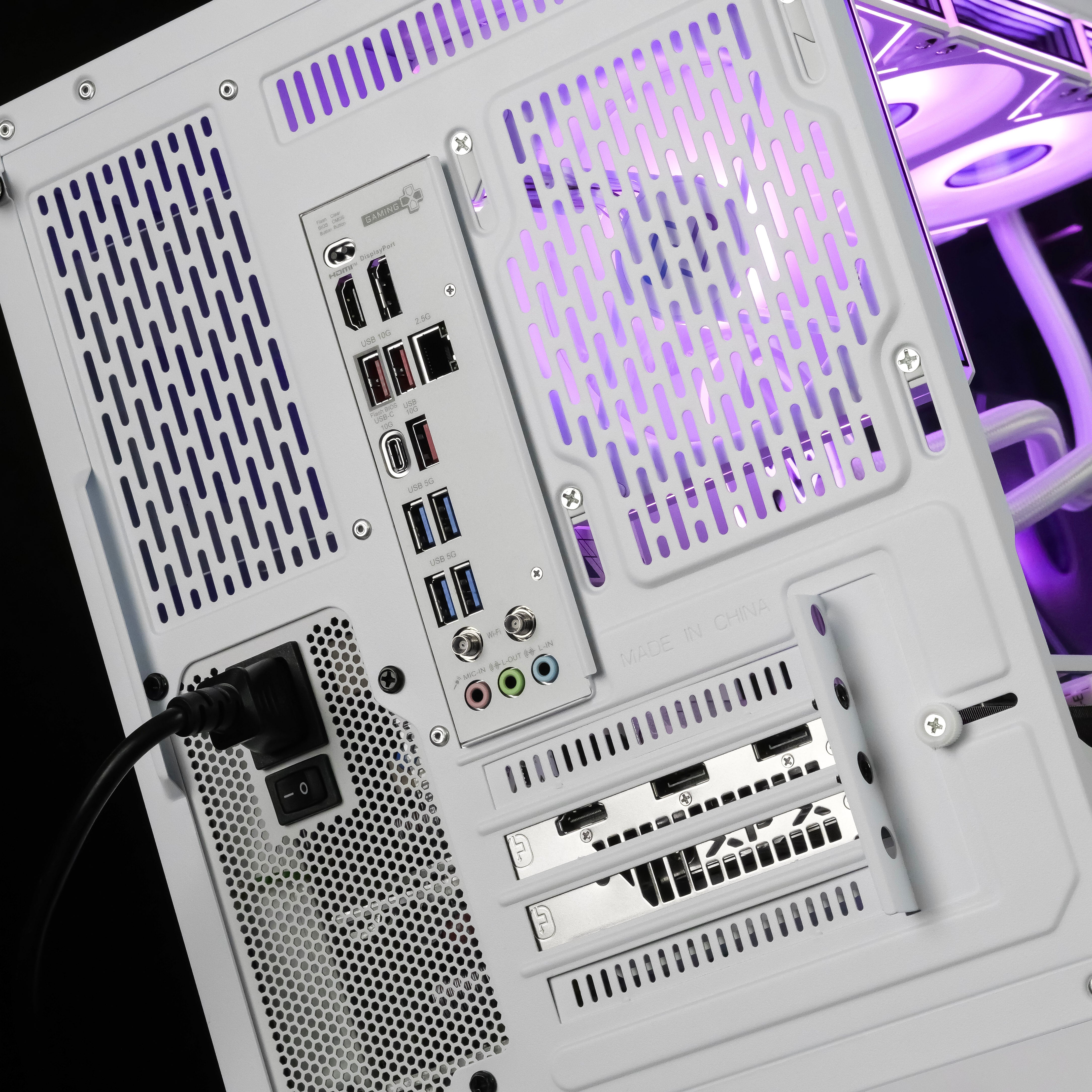 ARCTIC REIGN: RYZEN 5 7500F | RX 9060 XT - 16GB