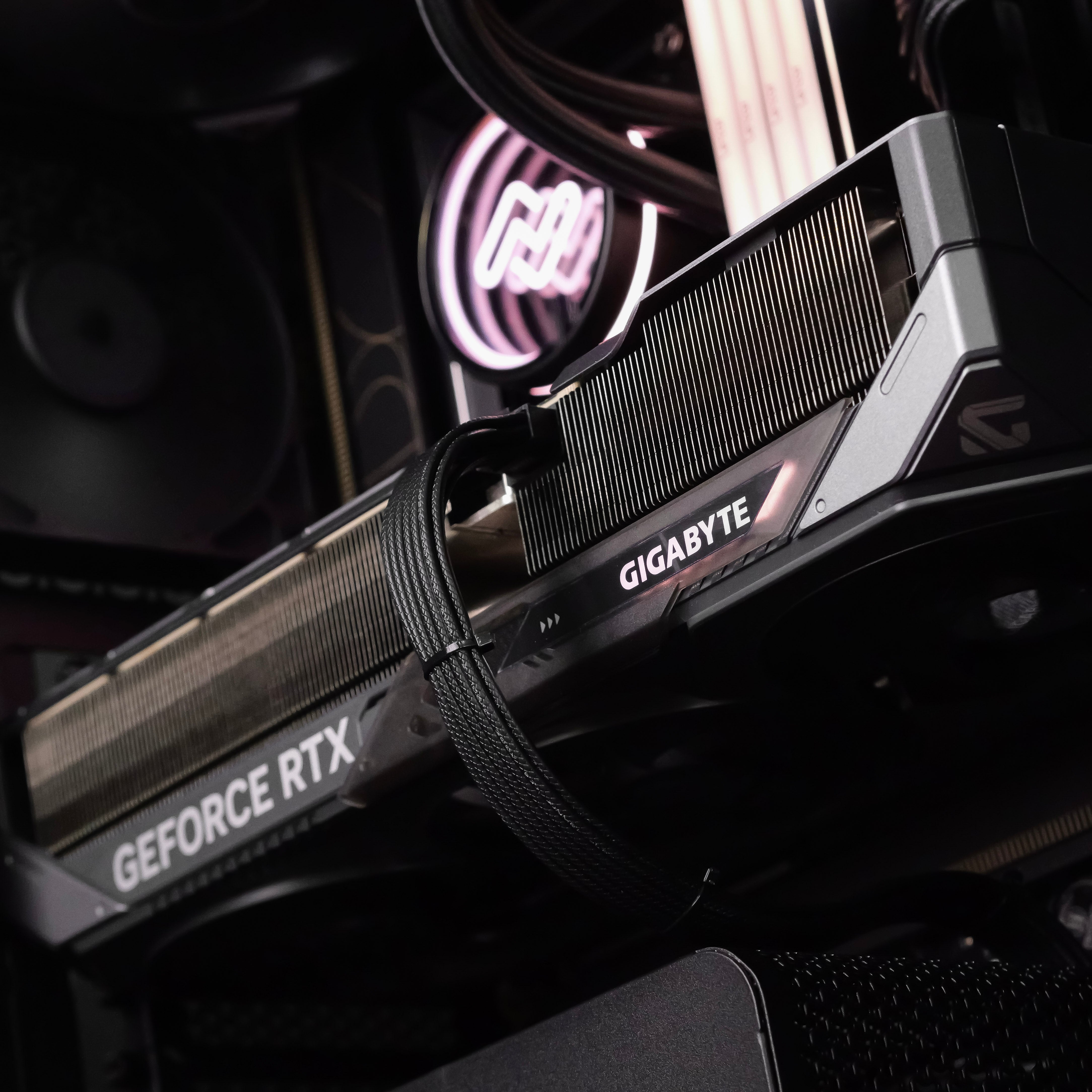 ECHELON: RYZEN 9 9950X3D2 | RTX 5090