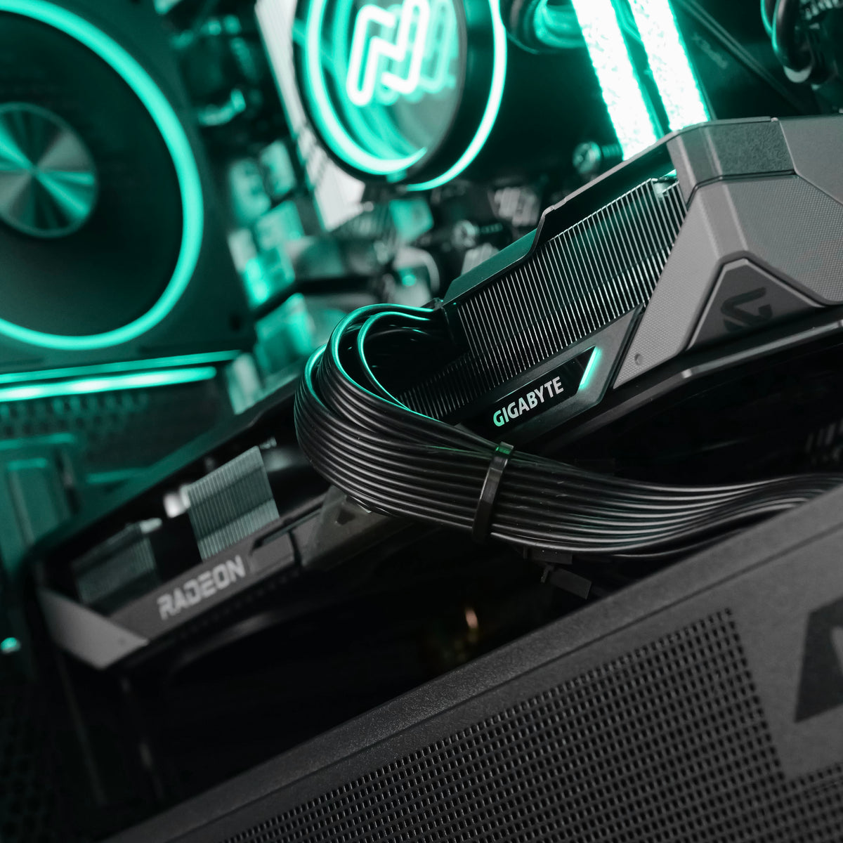 LEVIATHAN: RYZEN 5 5600 | RX 9070 GRE