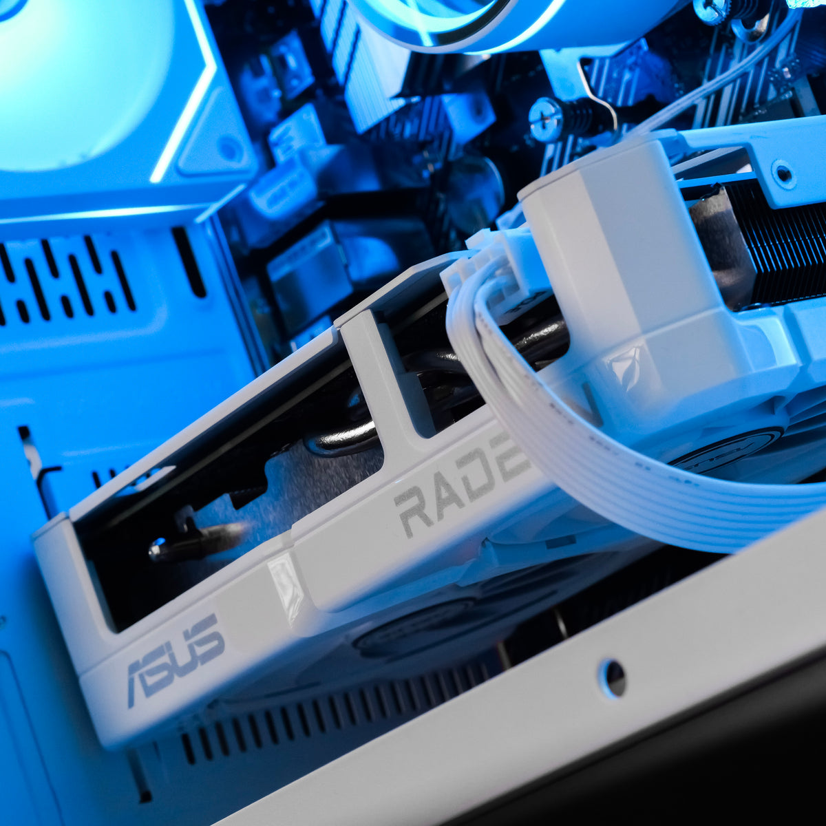 CLOUD PRO: RYZEN 5 5600 | RX 9060 XT - 16GB
