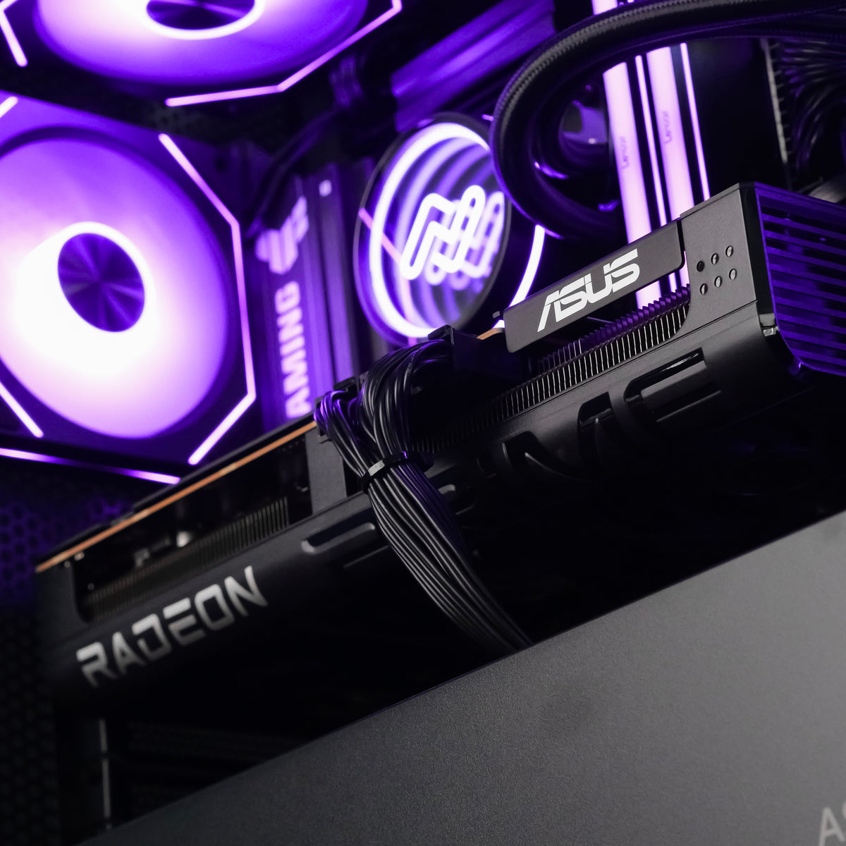 NIGHTBLADE: RYZEN 7 7800X3D | RX 9070 XT