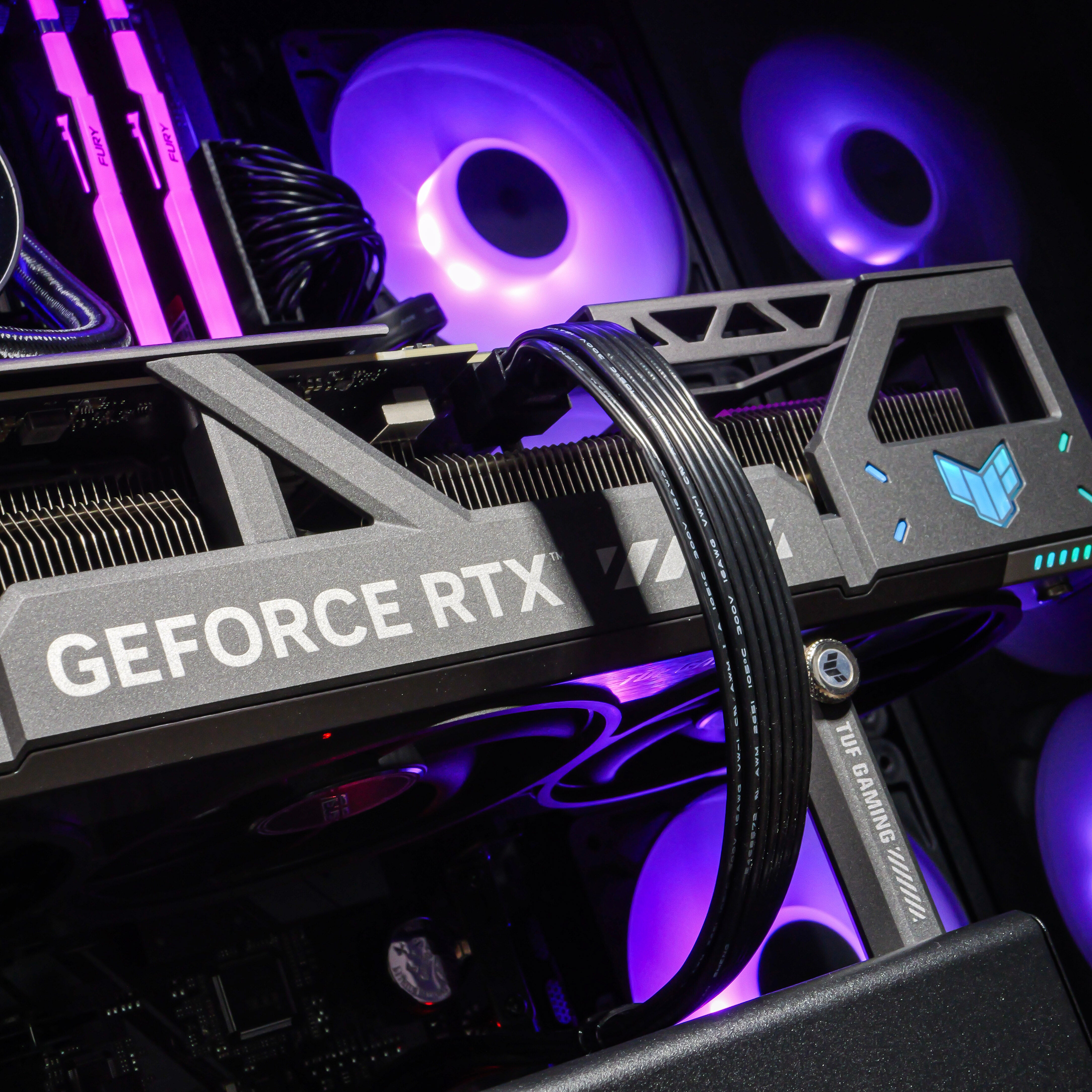 VENOM 35X: RTX 5080 | Ryzen 7 7800X3D
