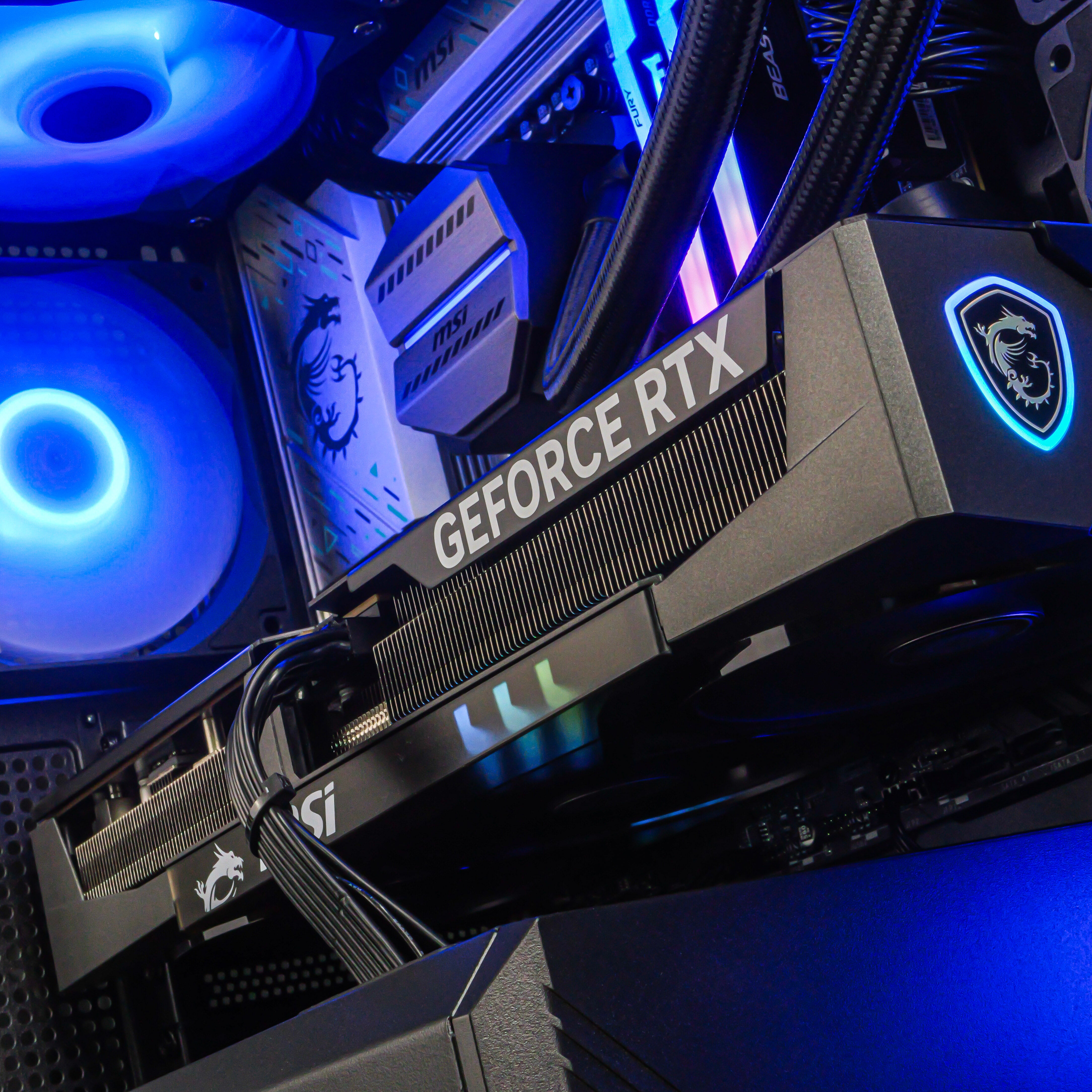 PHANTOM ROUGE: Ryzen 7500F | RTX 5070 Ti