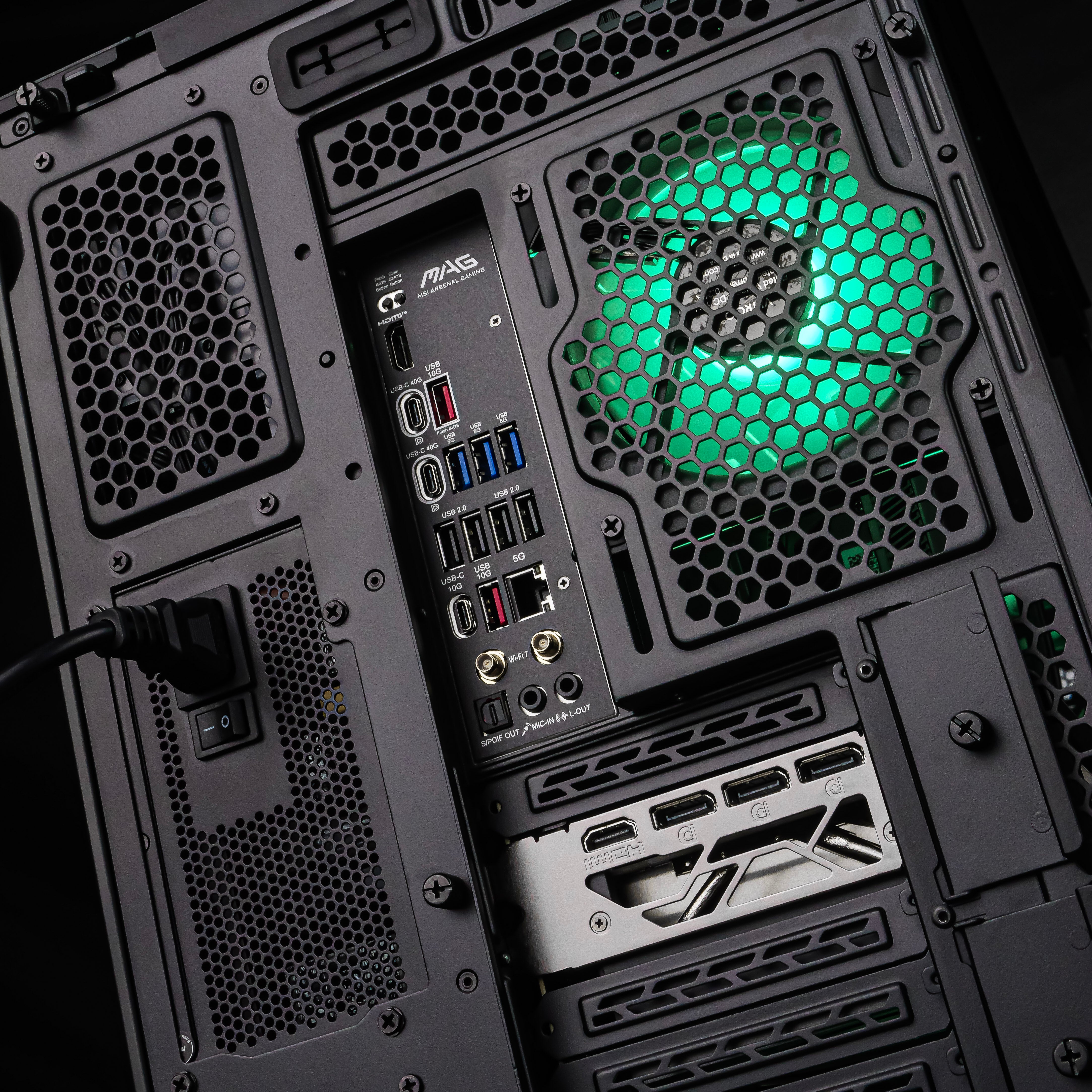 EMERALD GLASS: RYZEN 9 9950X3D | RTX 5090
