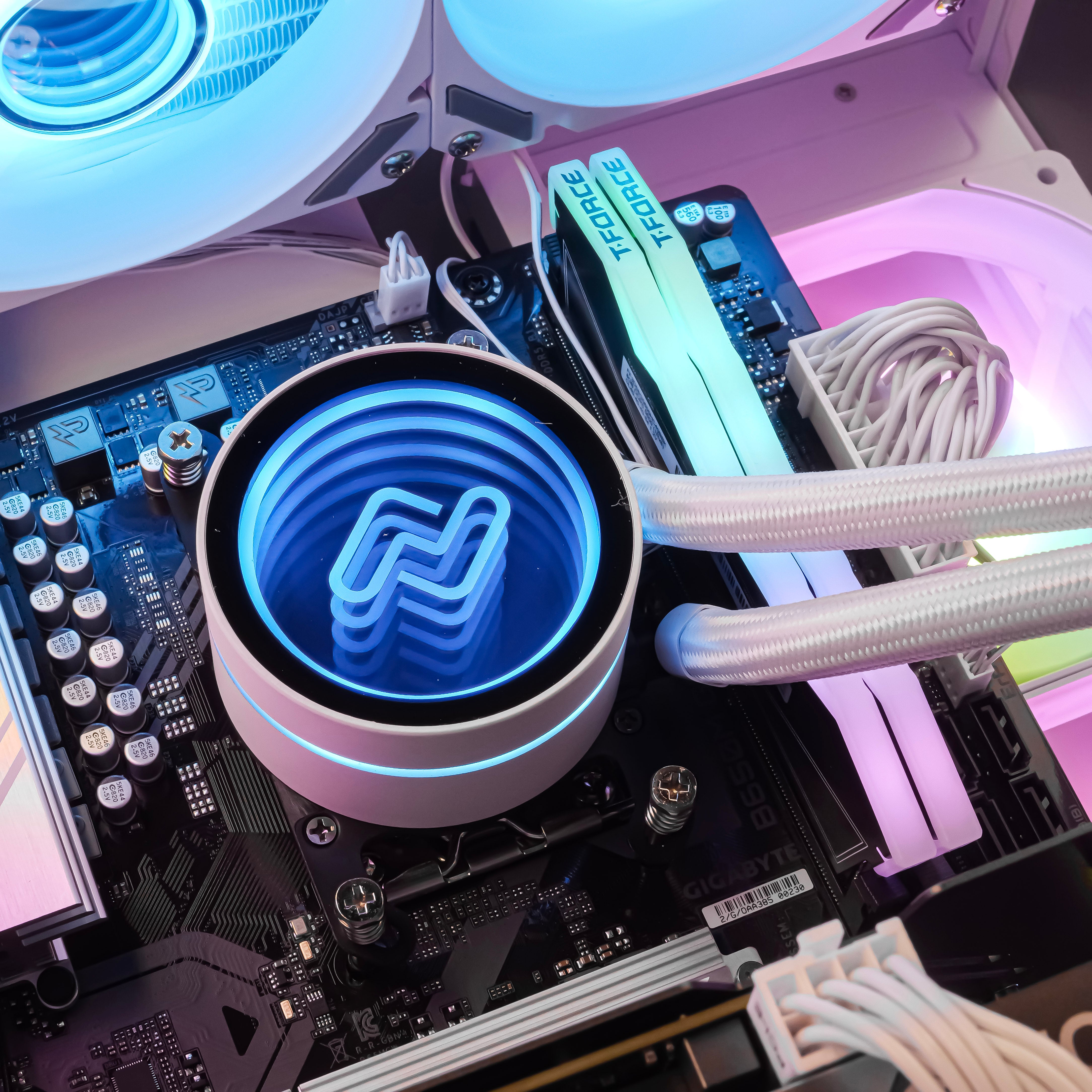 APEX FROST PRO: RYZEN 5 7500F | RTX 4060