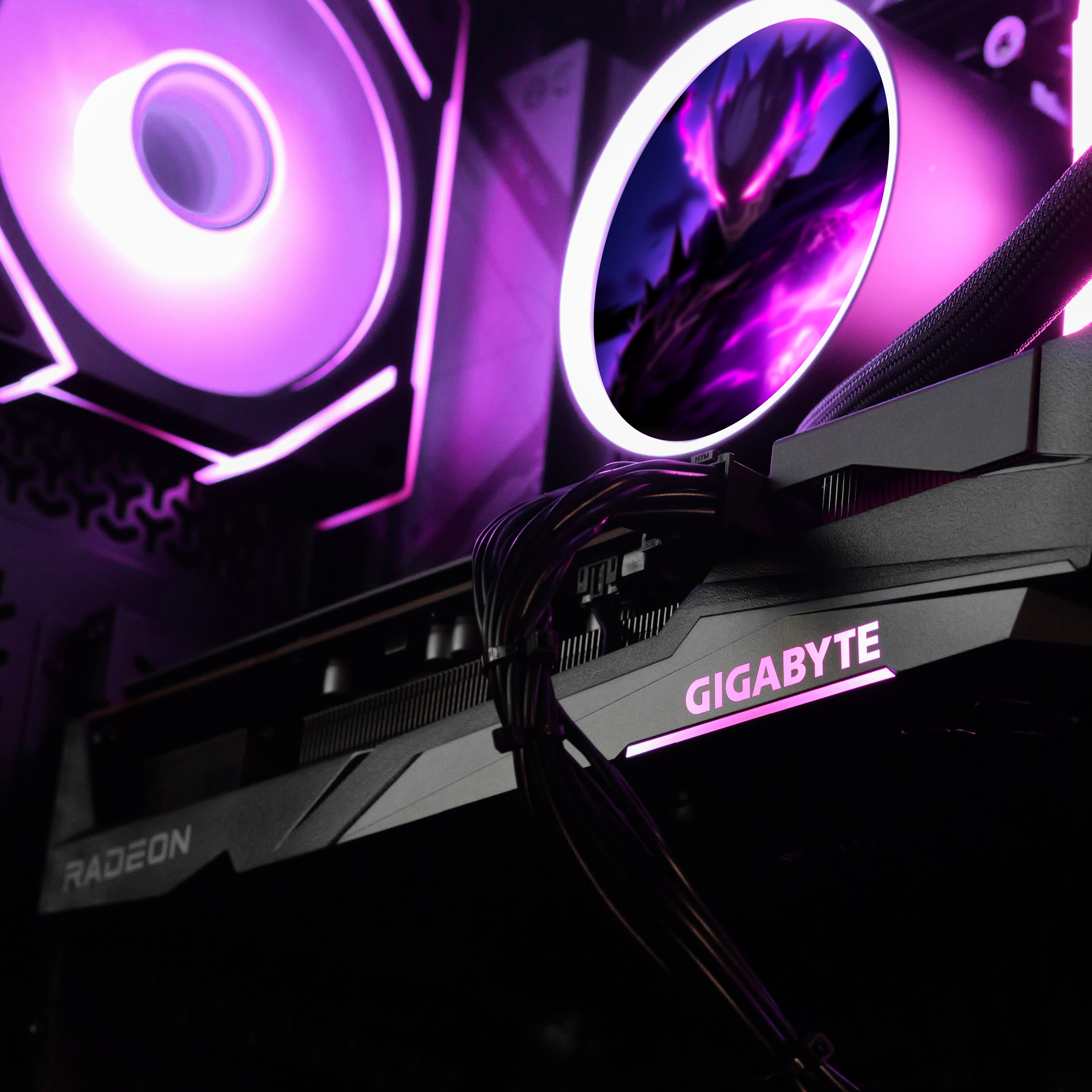 INVICTUS ULTRA V3: RYZEN 7 9800X3D | RX 7600