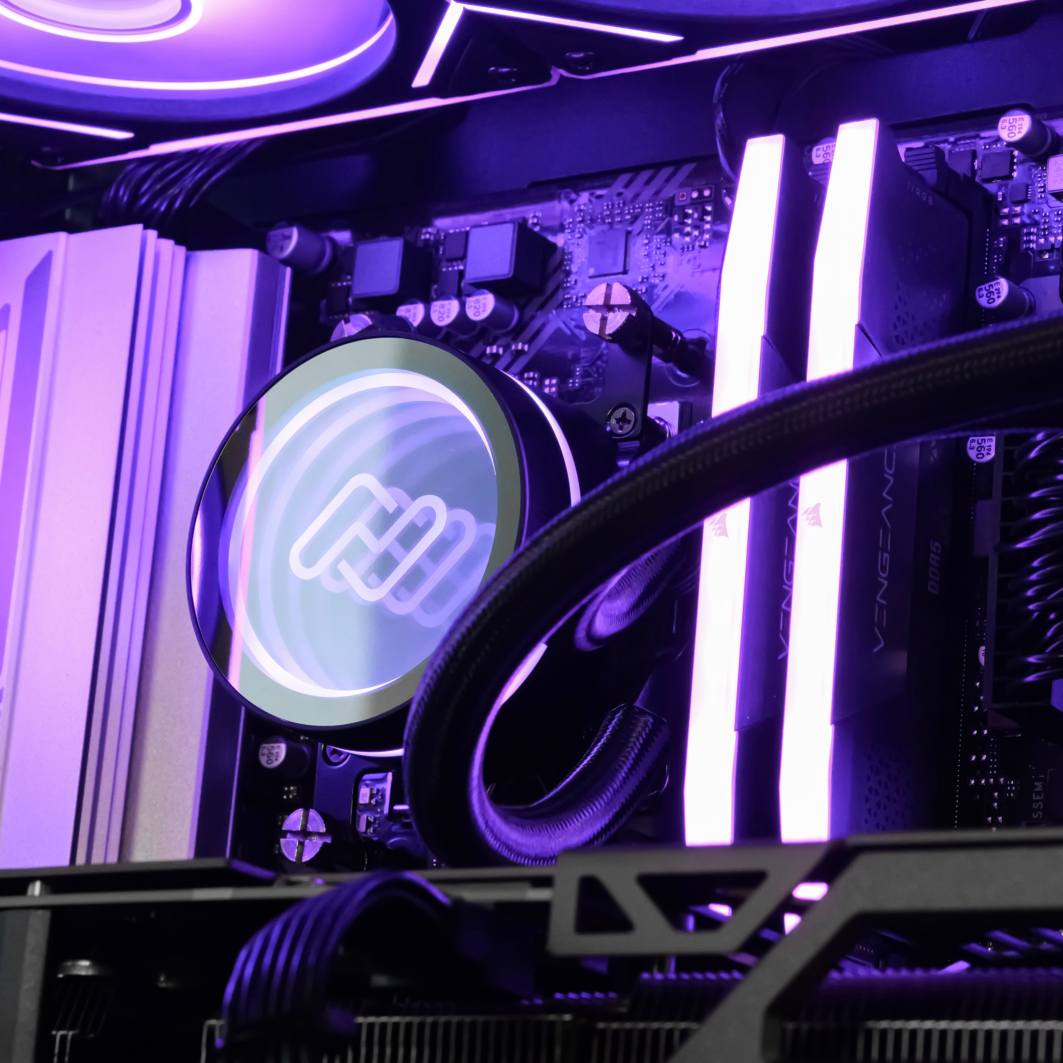 PHANTOM NOVA: RYZEN 5 7500F | RTX 5070